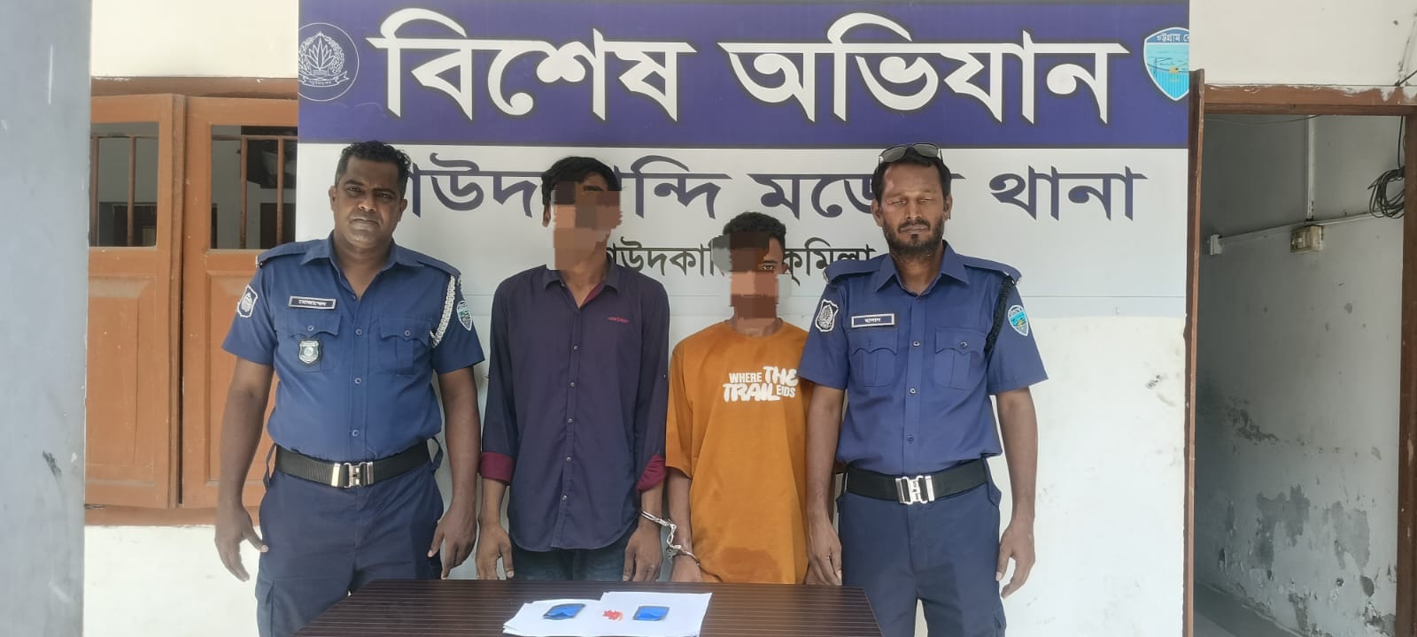 দাউদকান্দিতে বিশেষ অভিযানে ২৮ পিস ইয়াবাসহ দুই যুবক গ্রেপ্তার