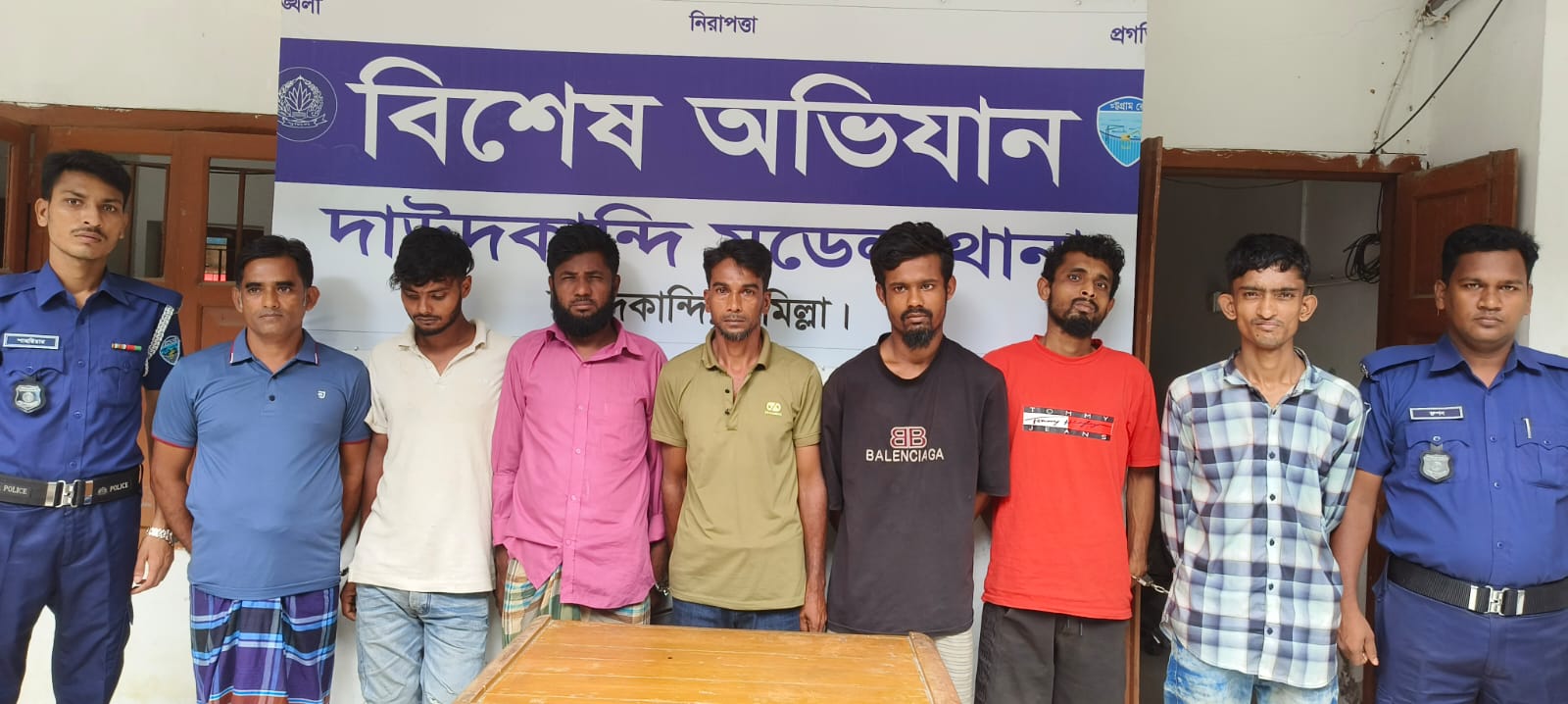 দাউদকান্দিতে ডাকাতি ও চুরিসহ বিভিন্ন মামলায় গ্রেপ্তার ৭