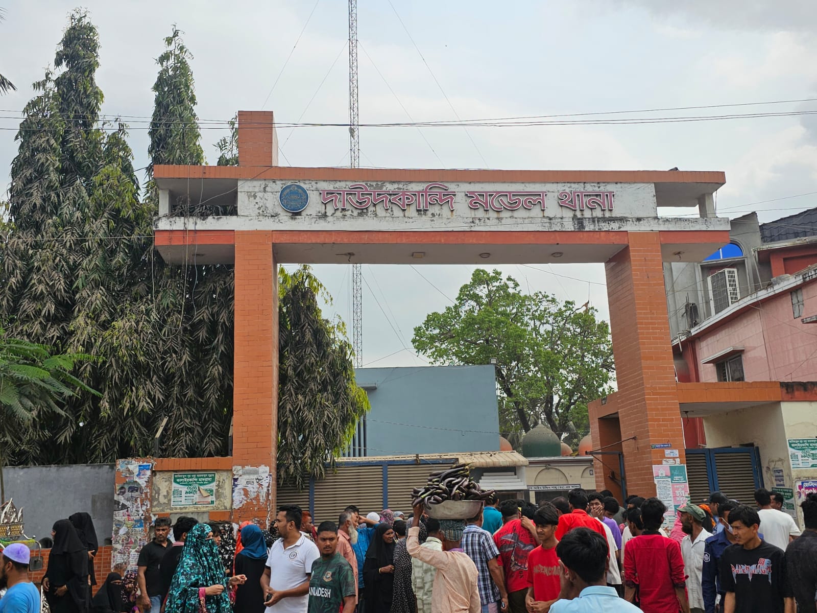 'উফ' শব্দের পর দেখা যায় স্ত্রীর মাথা বিচ্ছিন্ন!