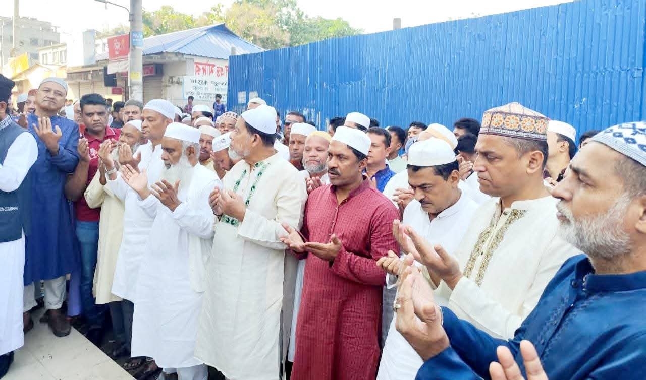 ধর্মপুরে কেন্দ্রীয় যুবদল নেতা আলাউদ্দিন ও বিএনপি নেতা জসিম উদ্দিনের কবর জেয়ারত করেছেন কুমিল্লা-৬ আসনের বিএনপির প্রার্থী মনিরুল হক চৌধুরী