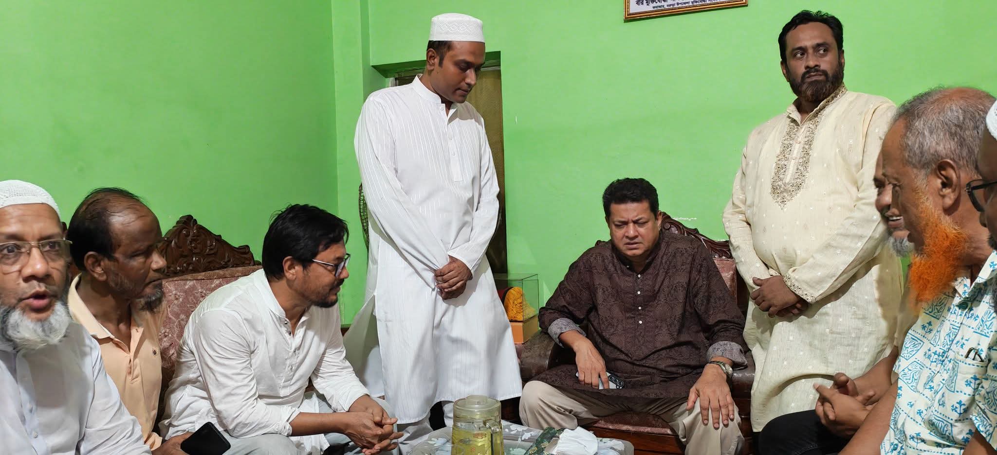 বরুড়া পৌরসভা বিএনপির সভাপতি শামছুল হক সর্দারের কবর জিয়ারত করলেন পূর্তমন্ত্রী
