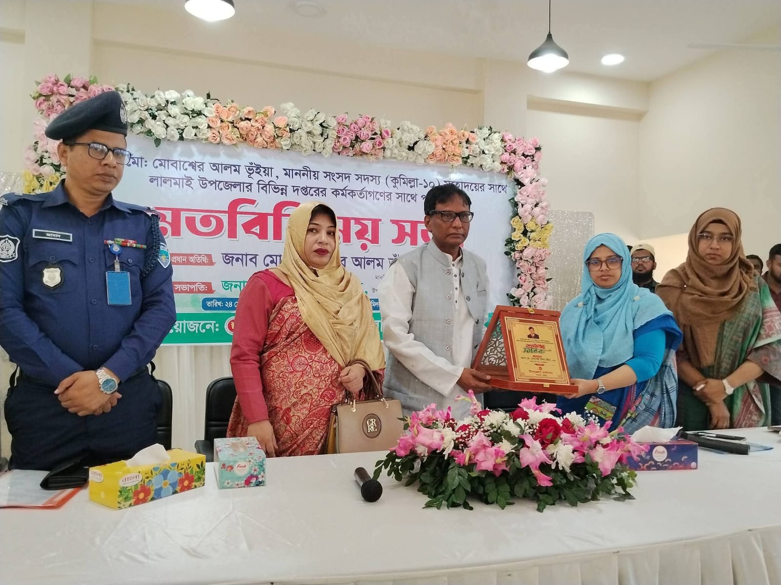 বিভিন্ন দপ্তরের কর্মকর্তাদের সঙ্গে সংসদ সদস্যের মতবিনিময়