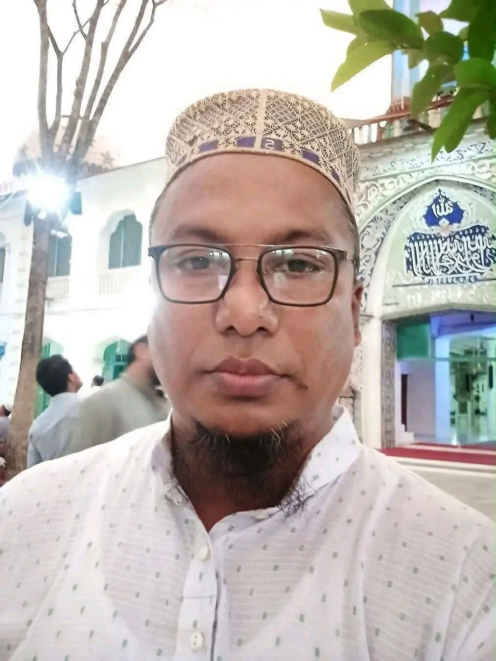 ছিটকে পড়ে বাসচাপায় কলেজশিক্ষক নিহত