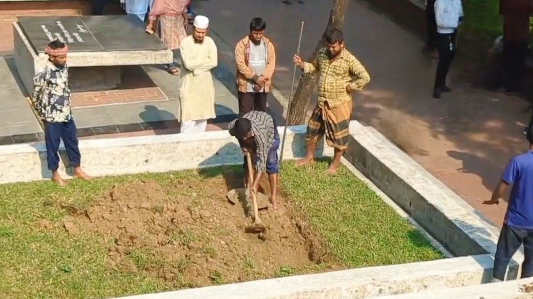 কাজী নজরুল ইসলামের কবরের দক্ষিণ দিকে ওসমান হাদির কবর প্রস্তুত