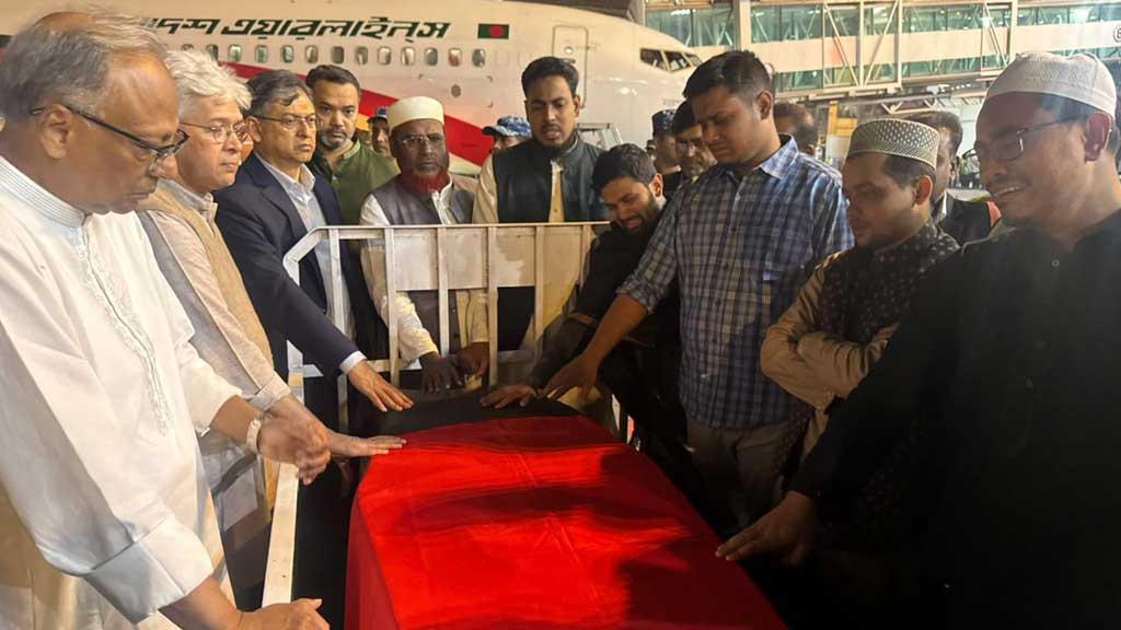 ঢাকায় পৌঁছেছে শরিফ ওসমান হাদির মরদেহ