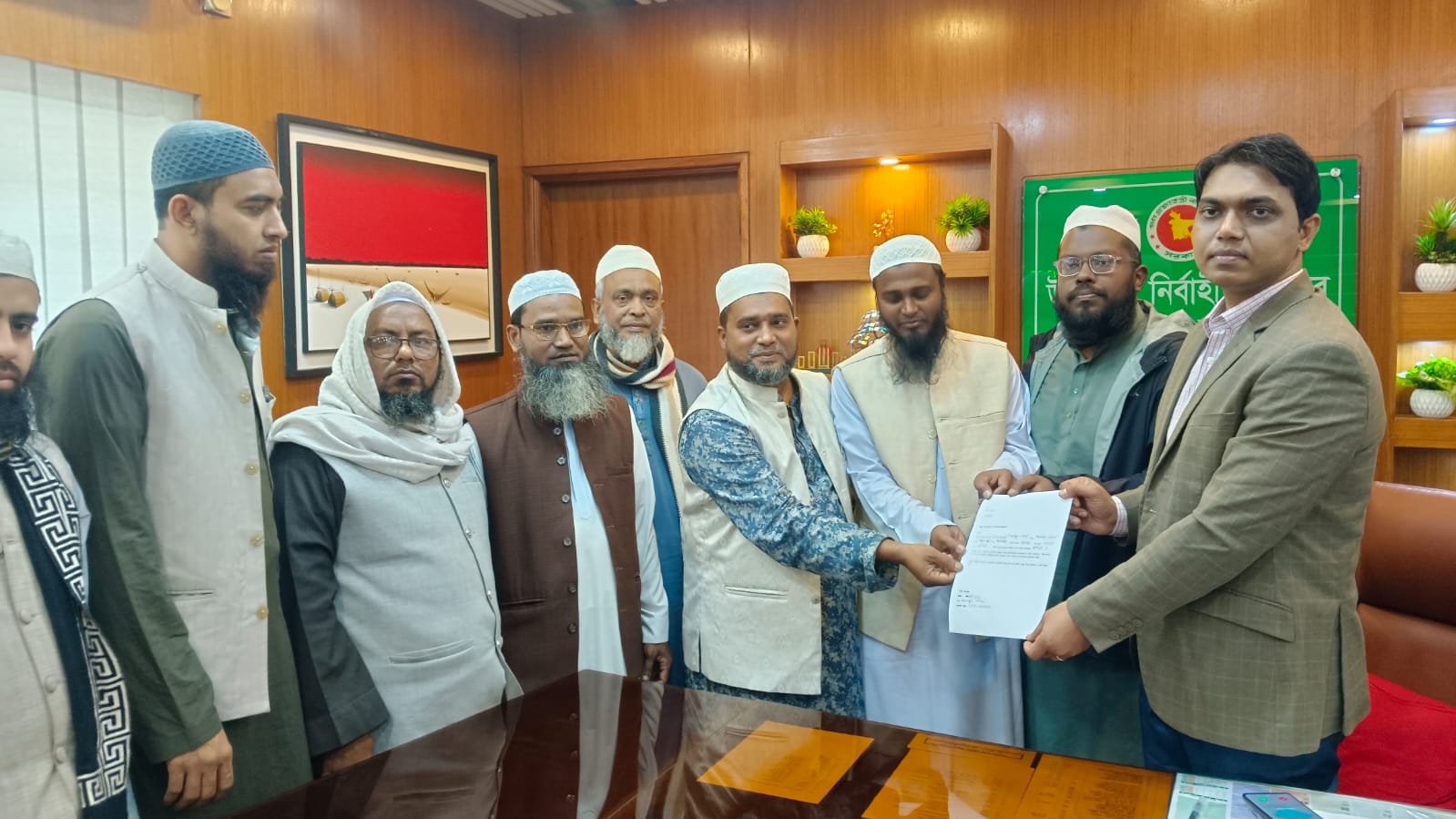 হাসনাত কে সমর্থন দিয়ে প্রার্থিতা প্রত্যাহার করেন বাংলাদেশ খেলাফত মজলিসের প্রার্থী মোফাজ্জাল