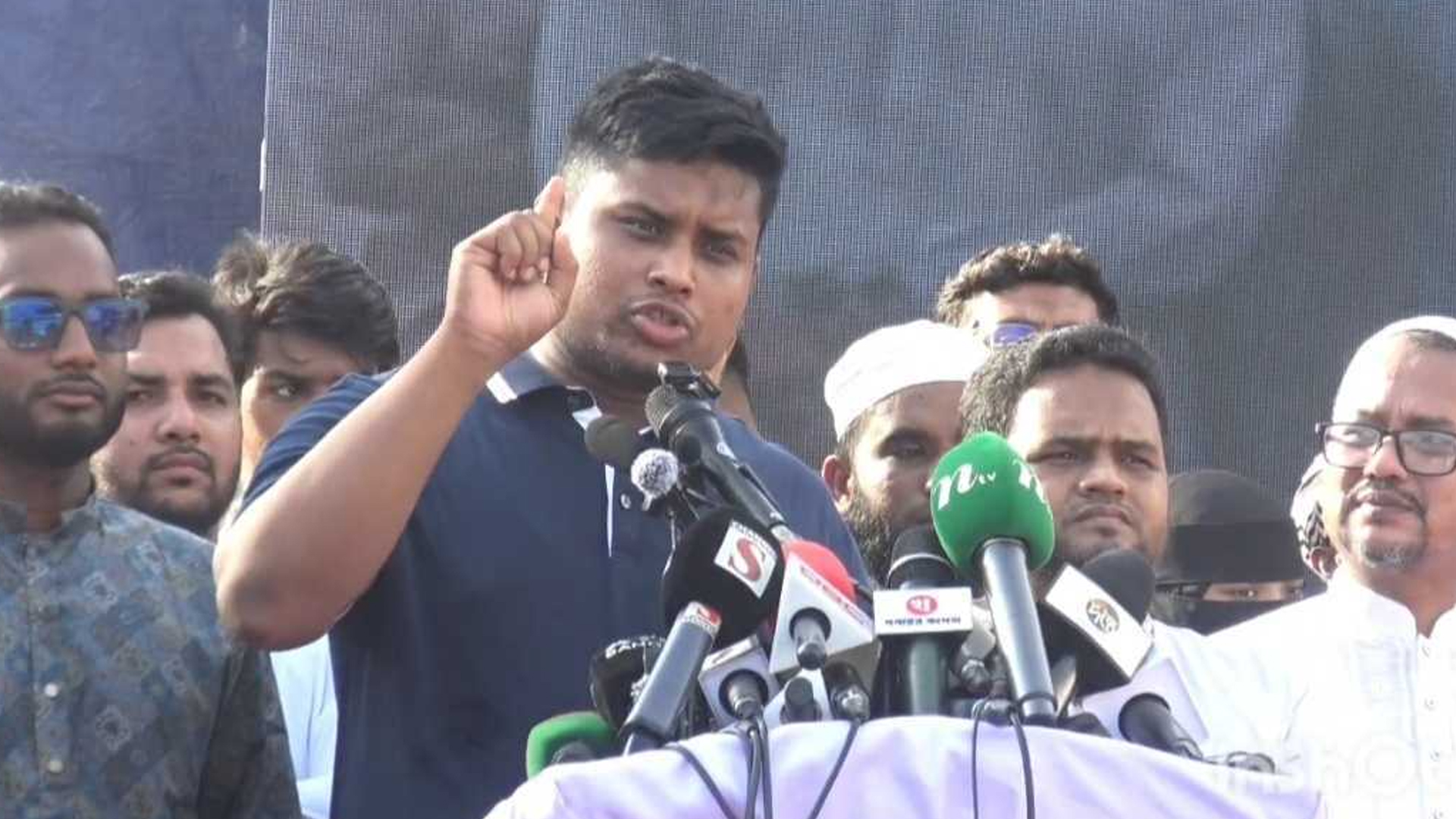 বন্যায় মানুষ কষ্ট আছেন: হাসনাত