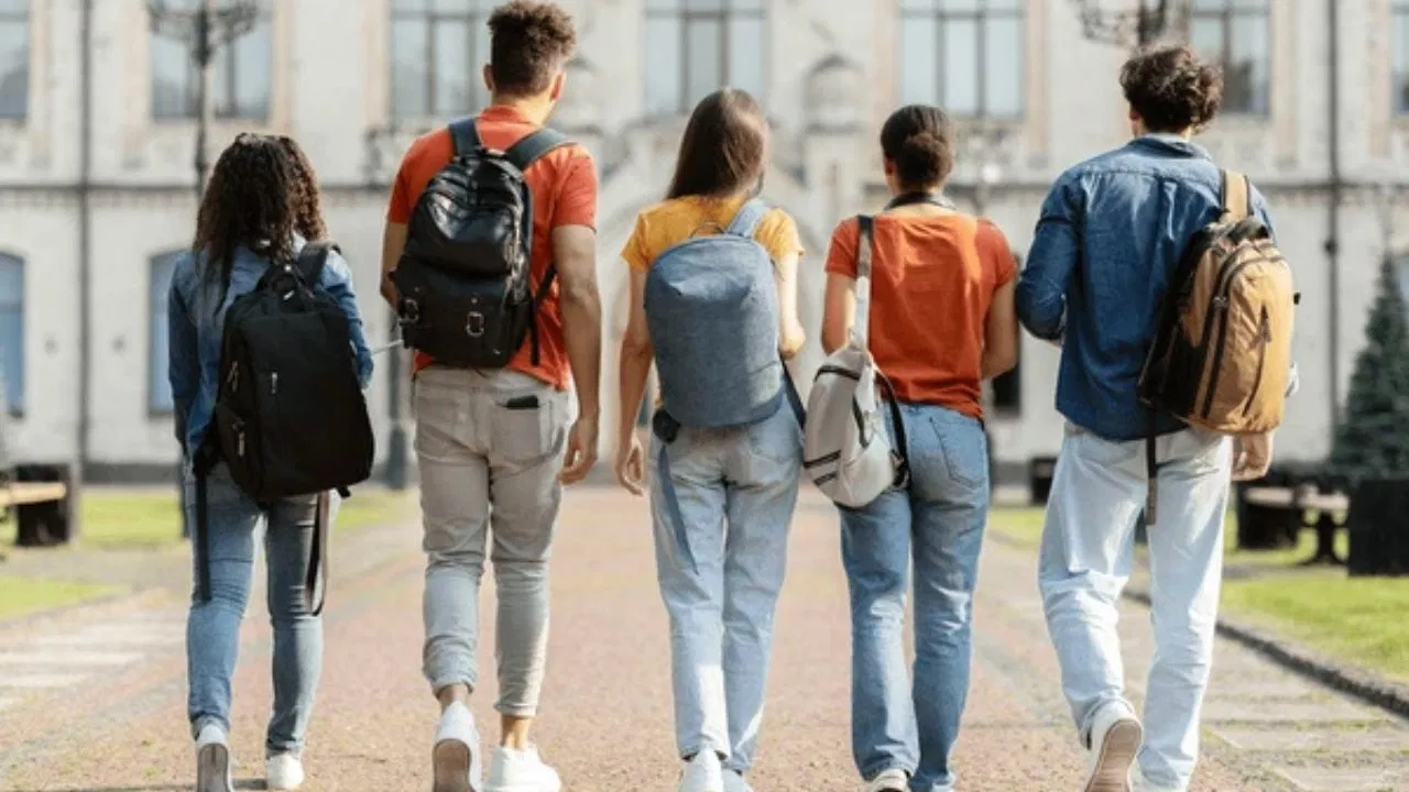 ইংল্যান্ডের বিশ্ববিদ্যালয়গুলোতে বাংলাদেশের শিক্ষার্থীদের জন্য বাড়ছে টিউশন ফি