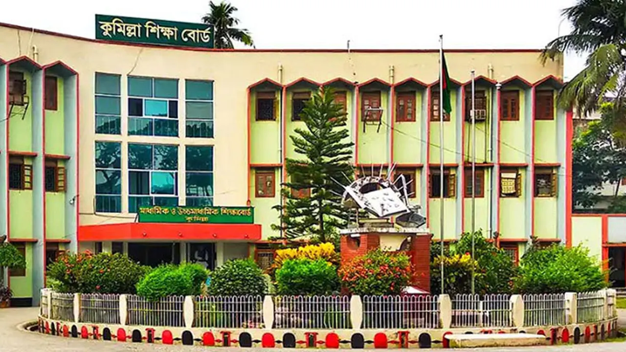 এইচএসসিতে  কুমিল্লা শিক্ষাবোর্ডের ফল এবার আরও নিম্নগামী, জিপিএ-৫ কমেছে অর্ধেকের বেশি