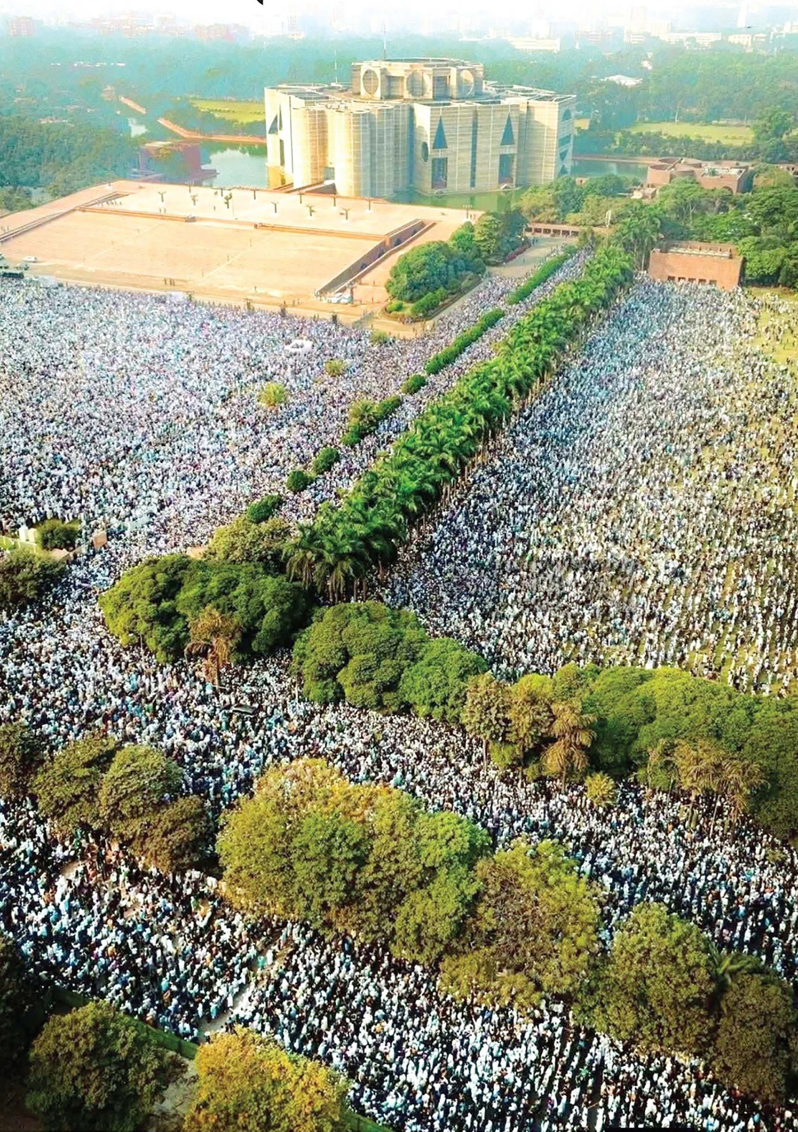 চিরনিদ্রায় শায়িত বেগম খালেদা জিয়া