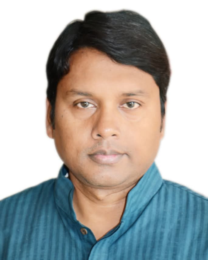 ব্যাংকের মোটা বেতনের চাকরি ছেড়ে দিয়ে ফুলটাইম রাজনীতিতে যুক্ত হয়েছিলেন