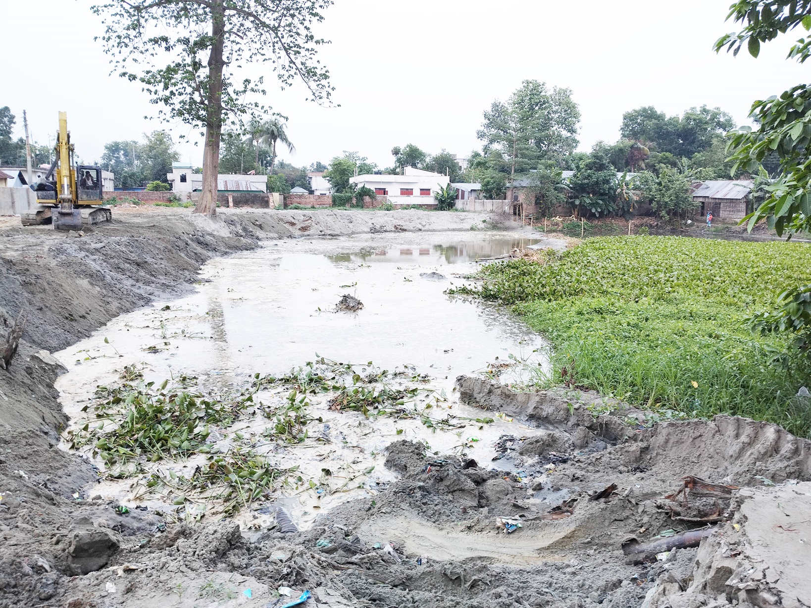 জেলা প্রশাসকের ফোনে ভরাট হওয়া পুকুর আবার খনন