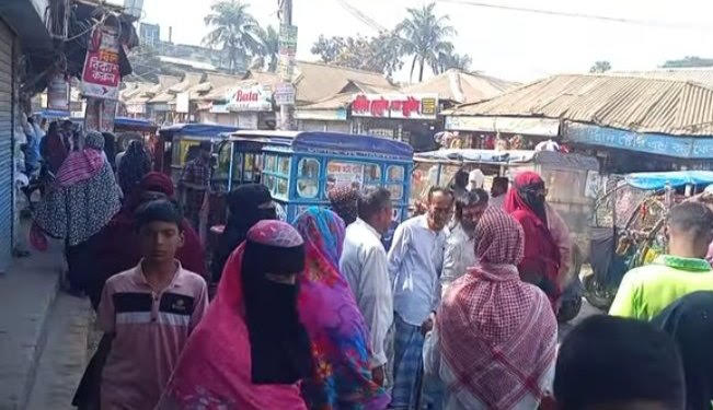 সড়কে ভাড়া নৈরাজ্য, চরম জনদুর্ভোগ