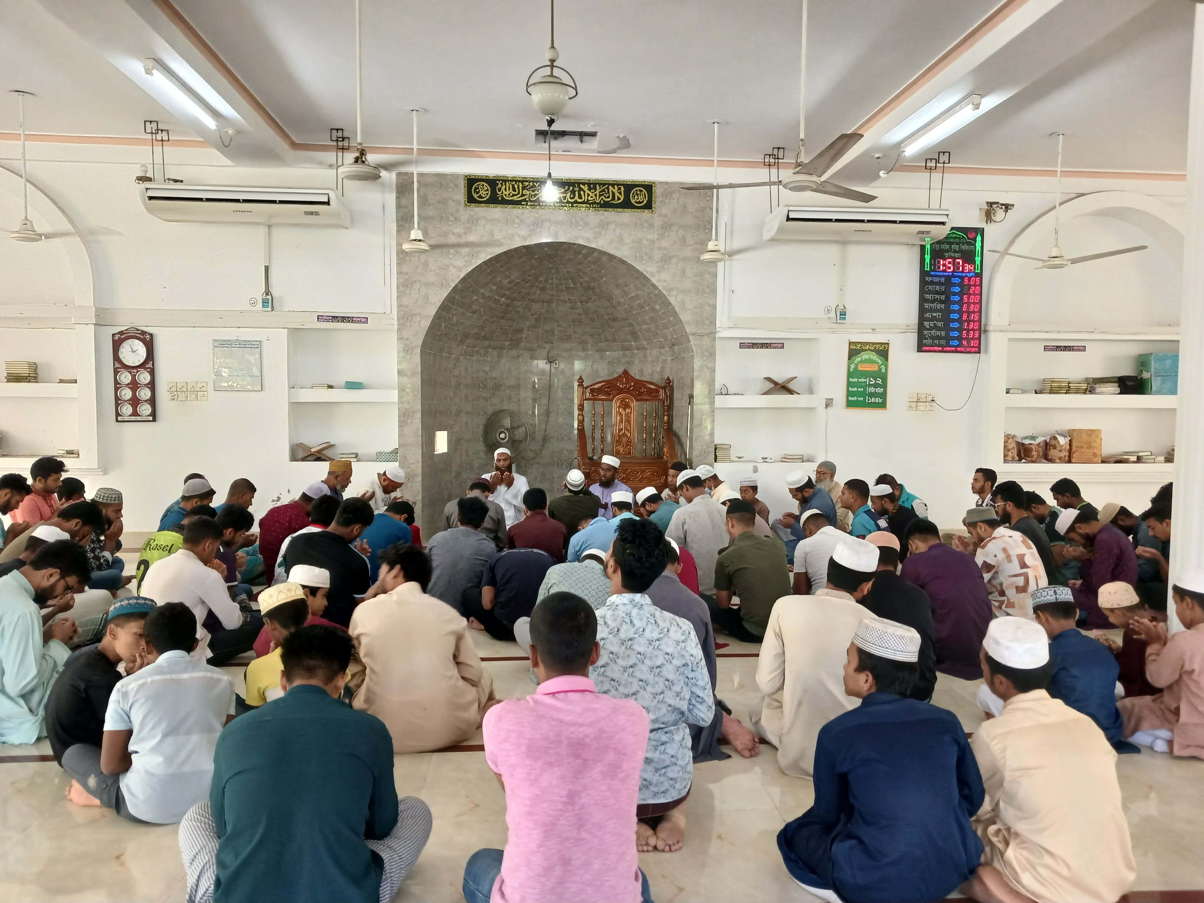 কুমিল্লা বিশ্ববিদ্যালয়ে ঈদে মিলাদুন্নবী উপলক্ষে দোয়া মাহফিল অনুষ্ঠিত