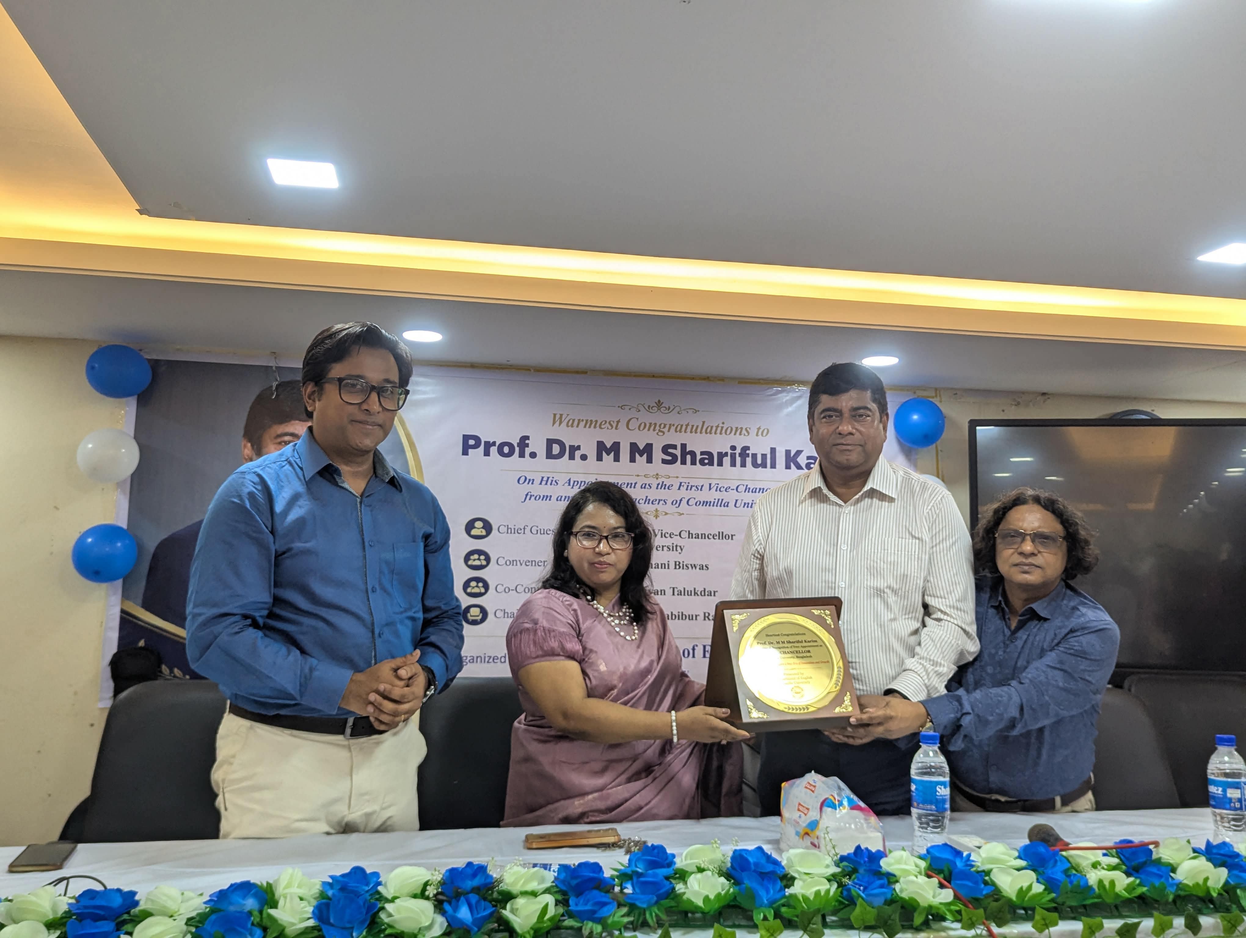 কুমিল্লা বিশ্ববিদ্যালয়ের উপাচার্যকে ইংরেজি বিভাগের সংবর্ধনা