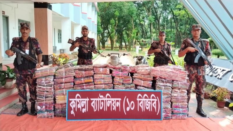 ২ কোটি ৩৮ লাখ টাকার ভারতীয় শাড়ি উদ্ধার