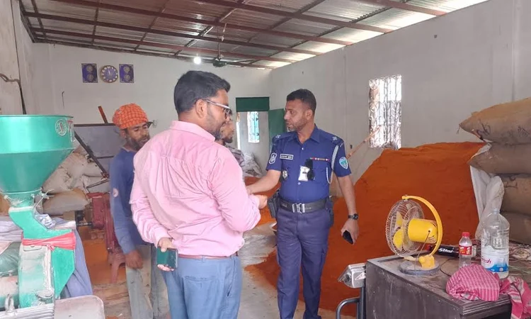 মরিচে সিঁদুরের রং ব্যবহার করায় জরিমানা