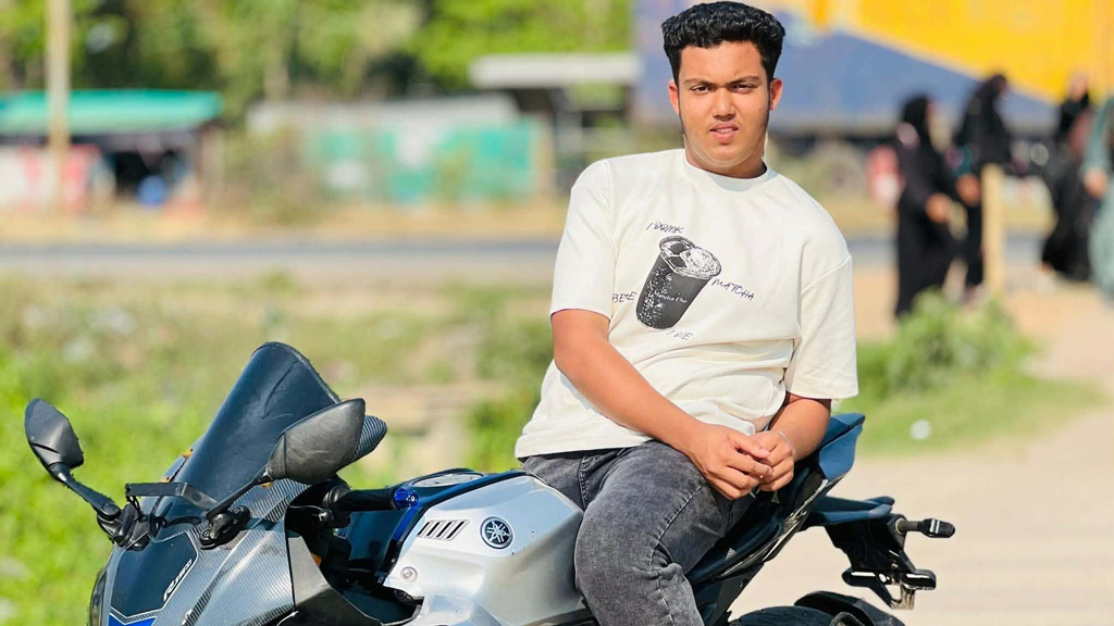 চৌদ্দগ্রামে কাভার্ডভ্যানচাপায় যুবক নিহত