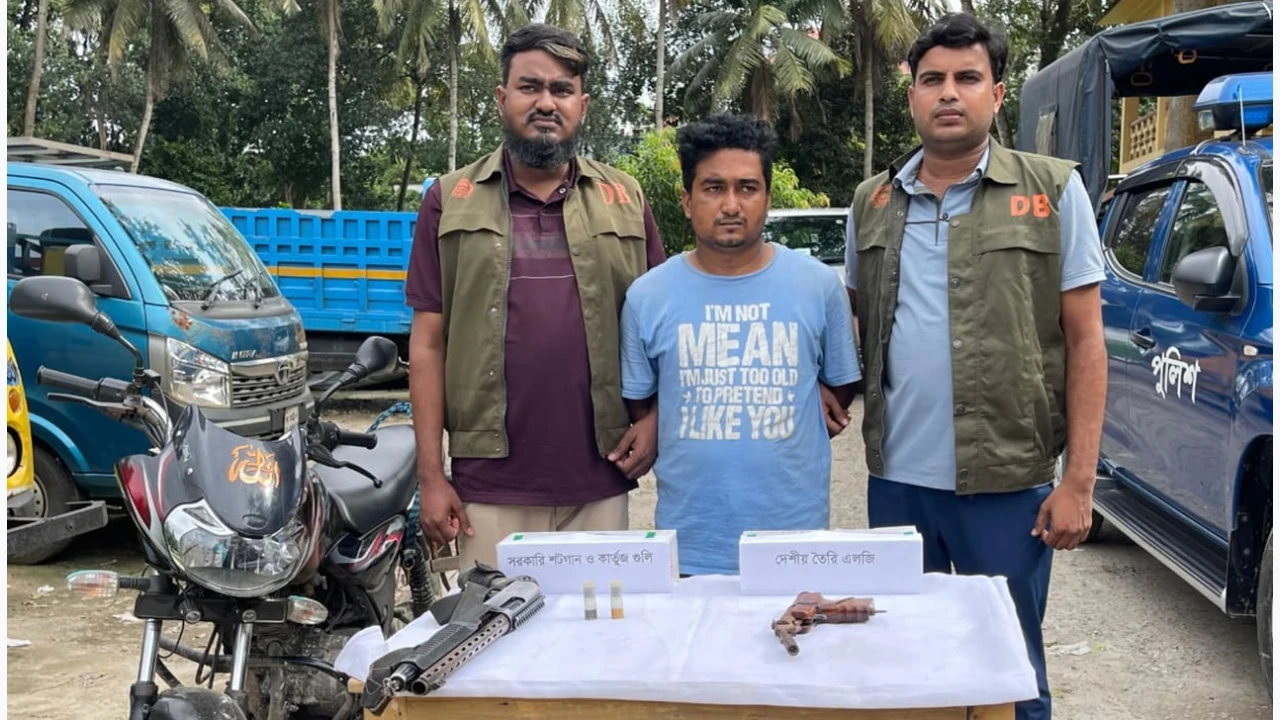 পুলিশের লুট হওয়া অস্ত্র উদ্ধার, যুবক গ্রেপ্তার