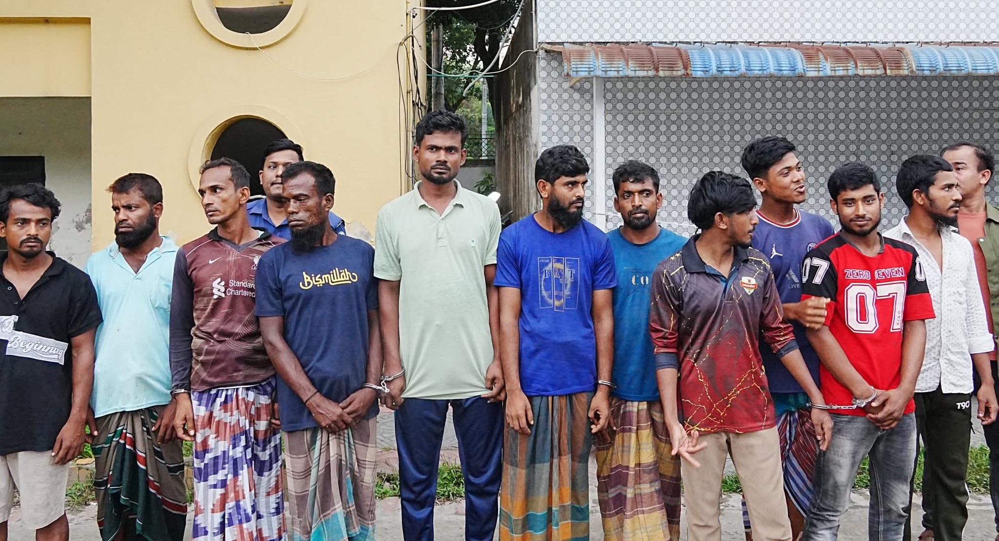 কুমিল্লায় পুলিশের গাড়ি ভাঙচুরের ঘটনায় মামলা, ১৯ জন গ্রেপ্তার