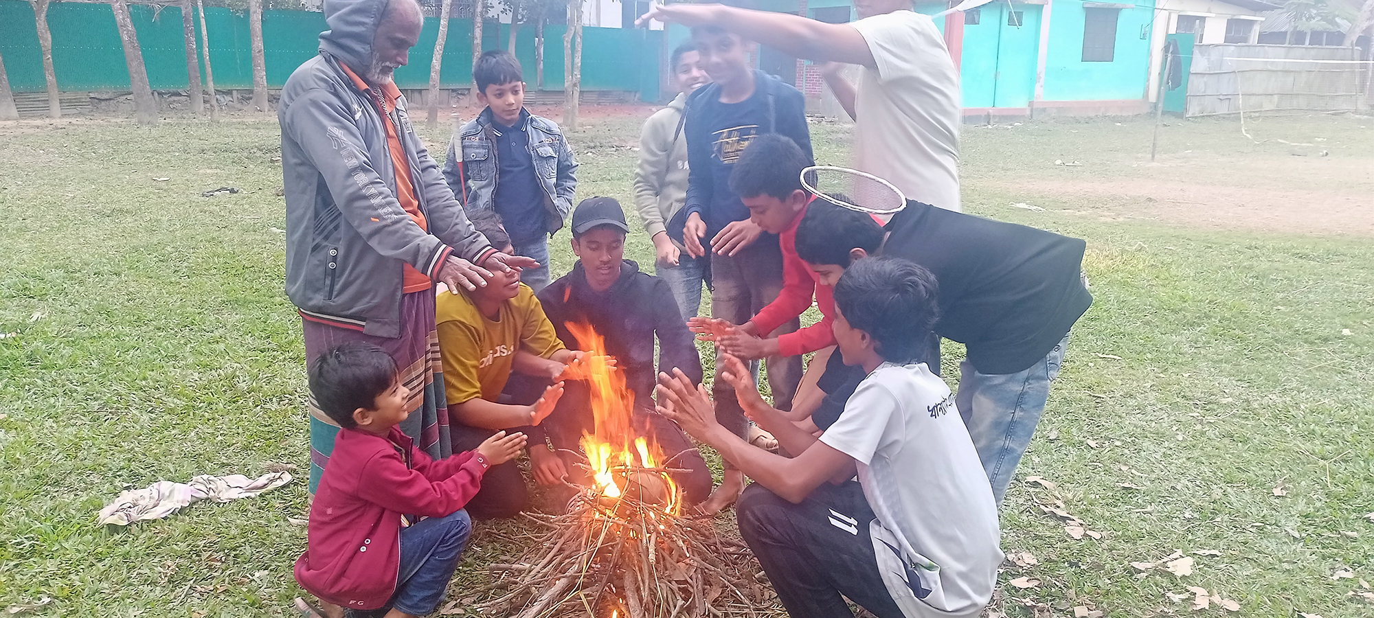 কনকনে শীতে জনজীবন বিপর্যস্ত