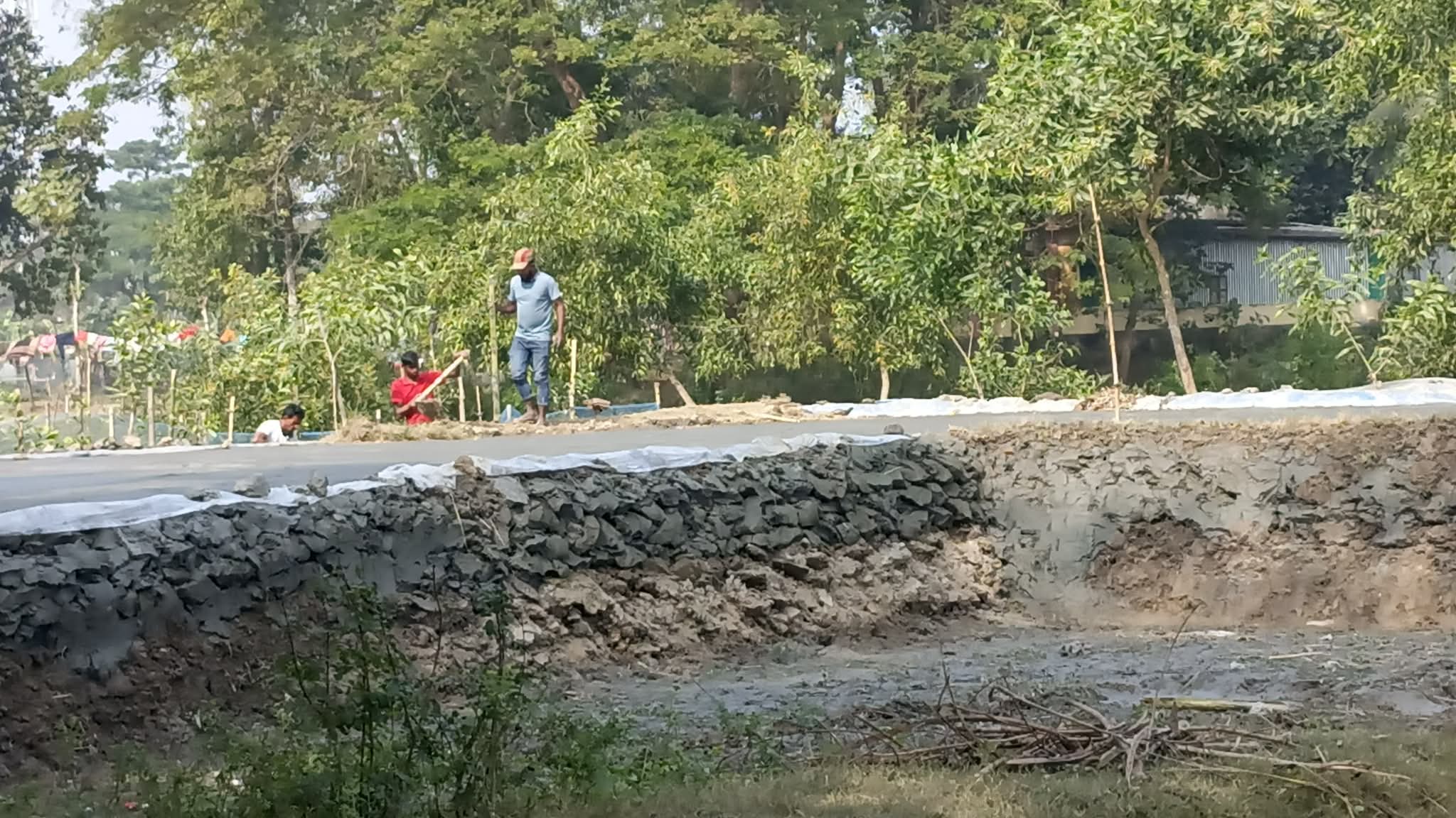 অবৈধ ড্রেজারে কৃষিজমি ও পরিবেশ হুমকির মুখে