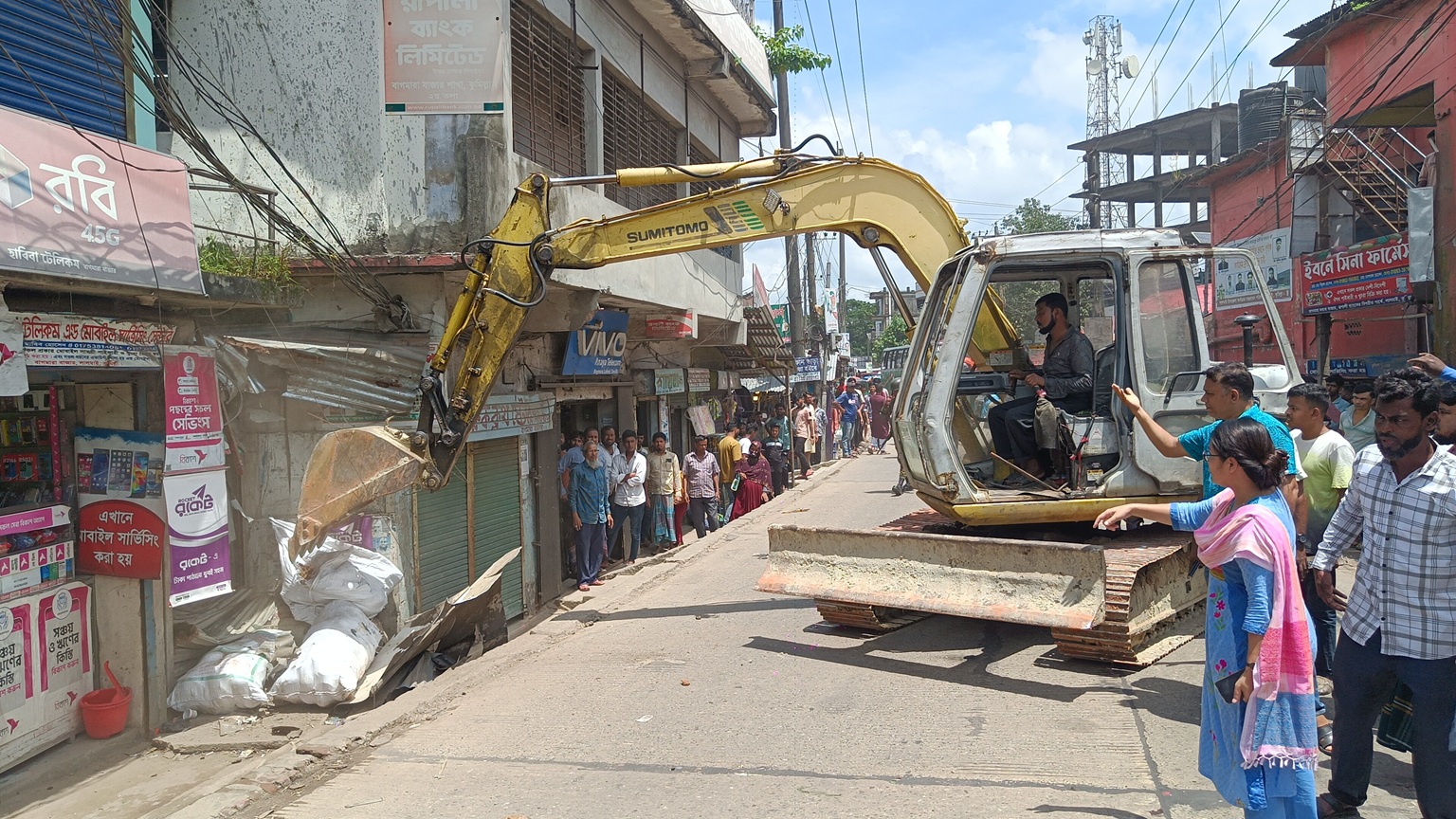 লালমাইয়ে শতাধিক অবৈধ স্থাপনা উচ্ছেদ