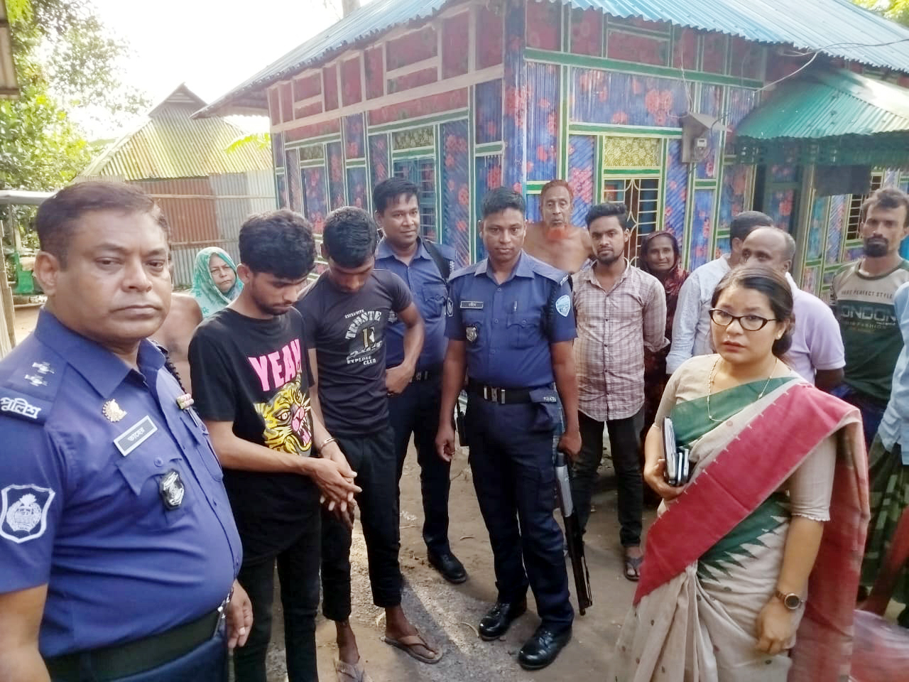 লালমাইয়ে প্রকাশ্যে মাদক সেবনে দুই যুবককে সাজা