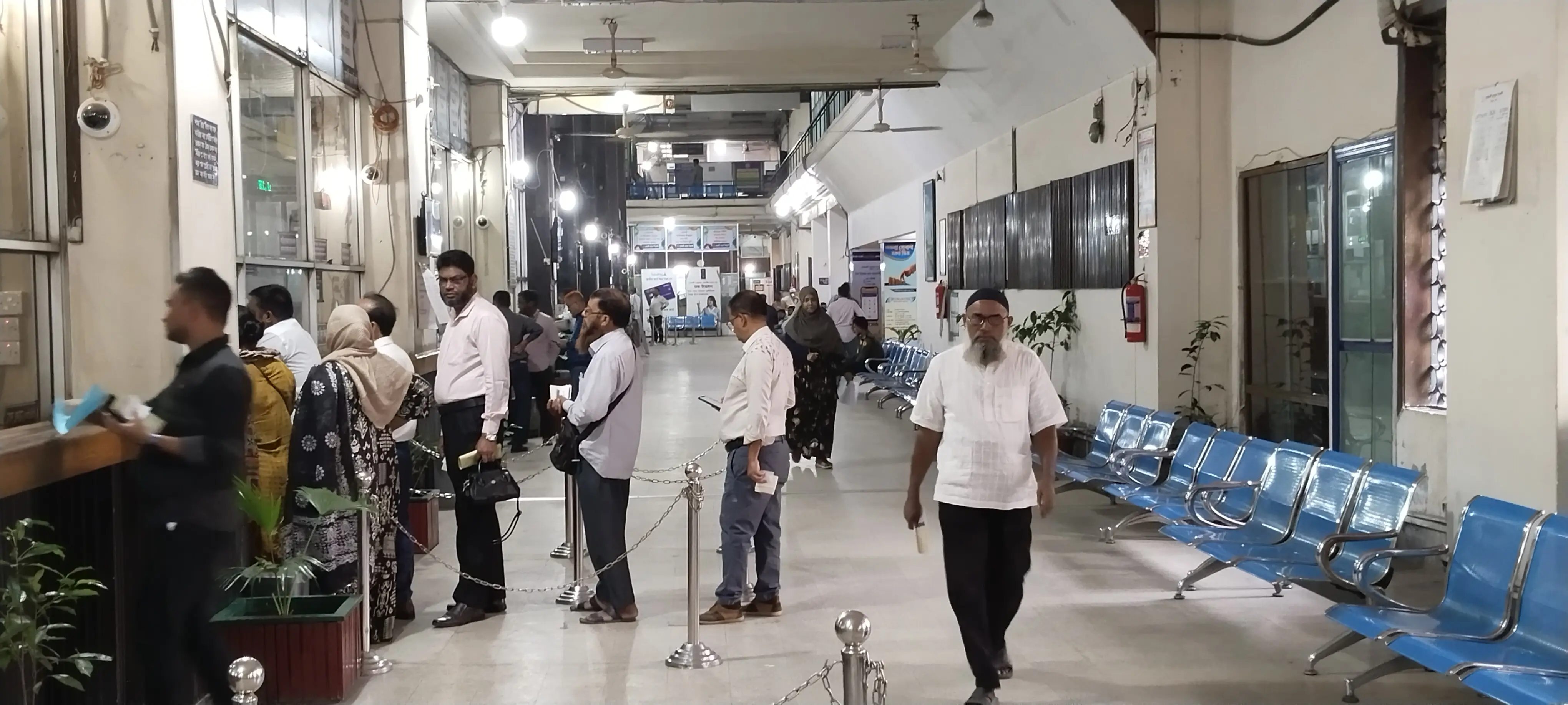 ব্যাংকের লেনদেন স্বাভাবিক, লকডাউনের কোন প্রভাব নেই অফিসগুলোতে