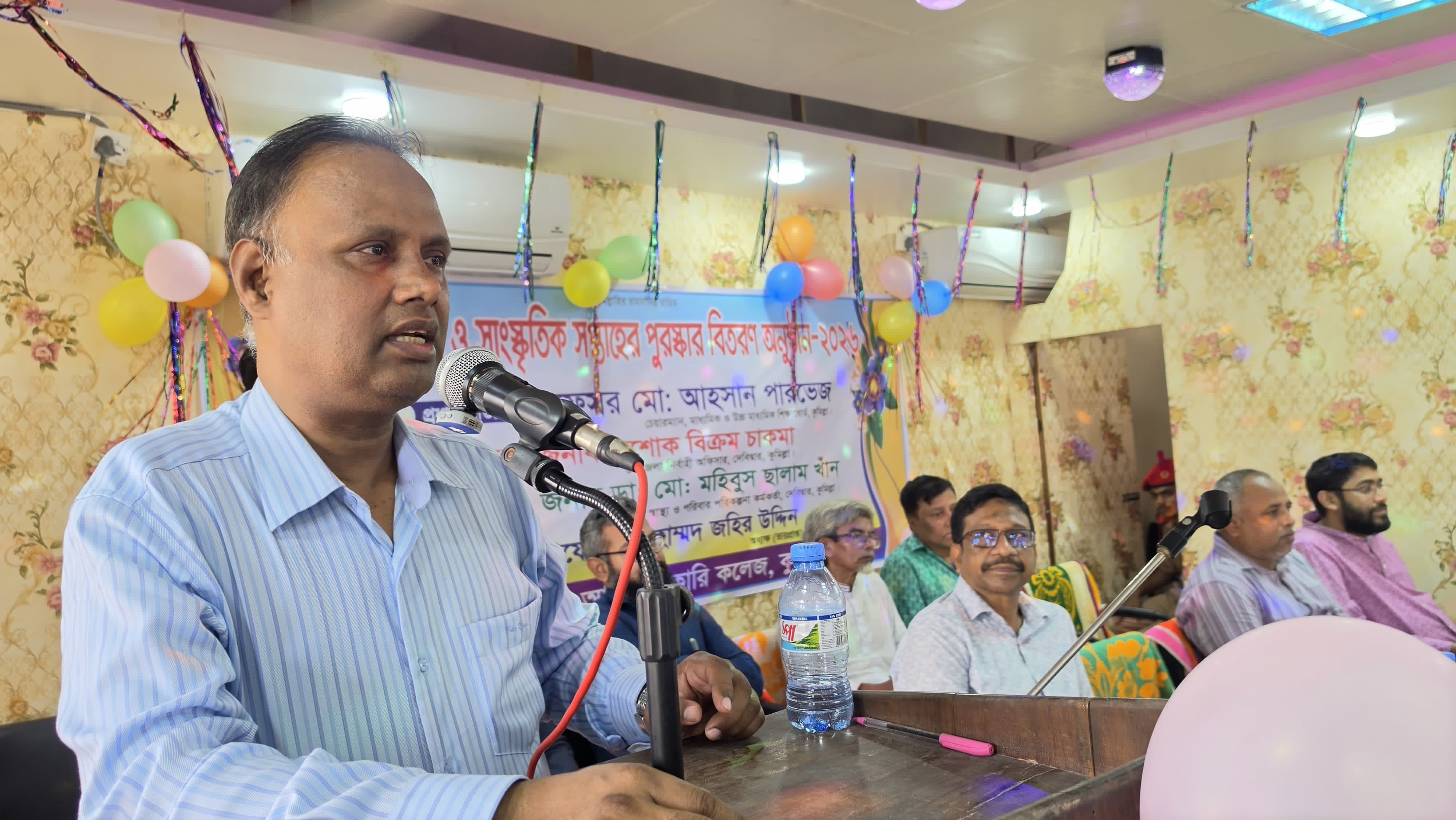 লেখাপড়ার পাশাপাশি খেলাধুলা ও সাংস্কৃতিক কর্মকাণ্ডে নিজেদের যুক্ত করতে হবে