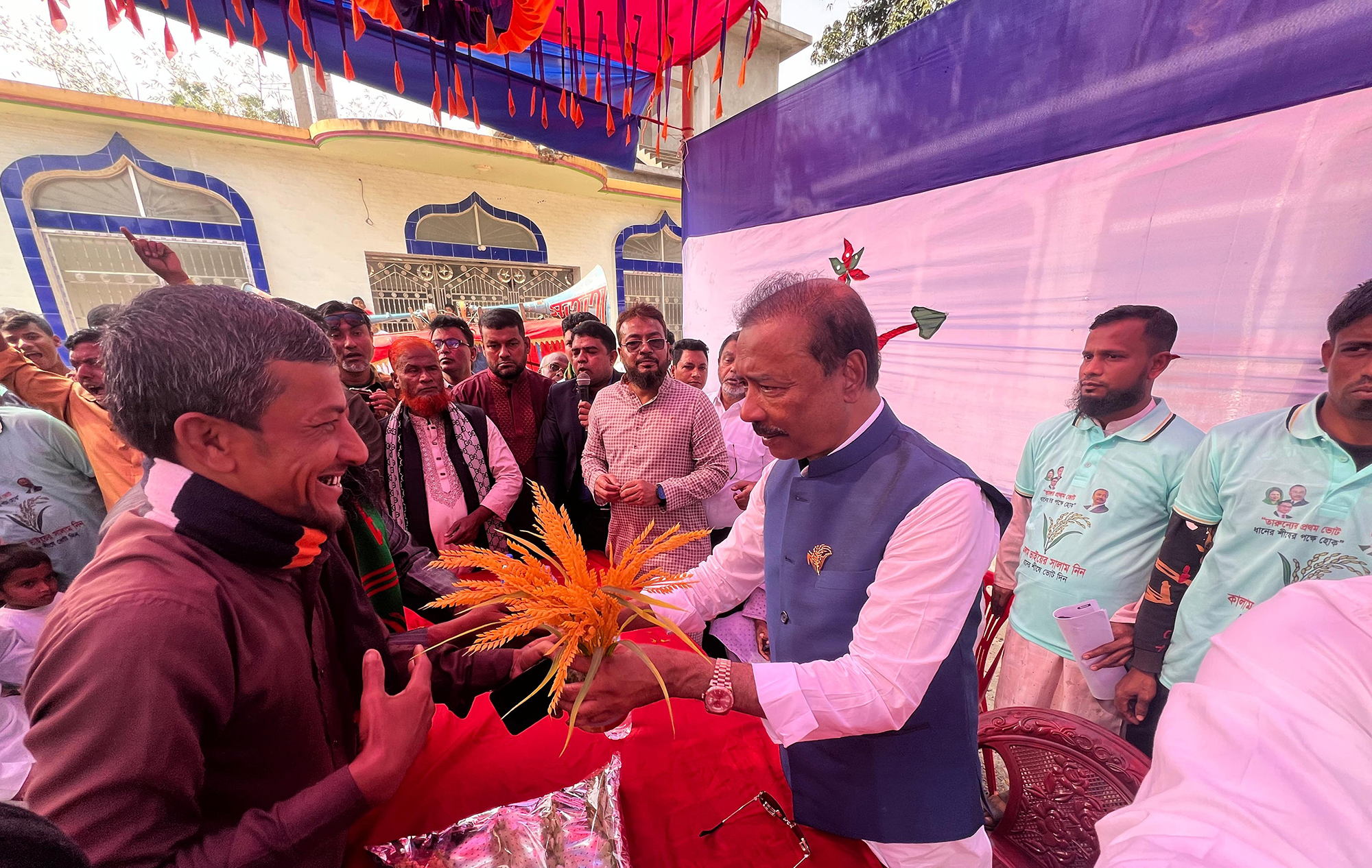 লাকসাম-মনোহরগঞ্জে ধানের শীষের জমজমাট প্রচারণা