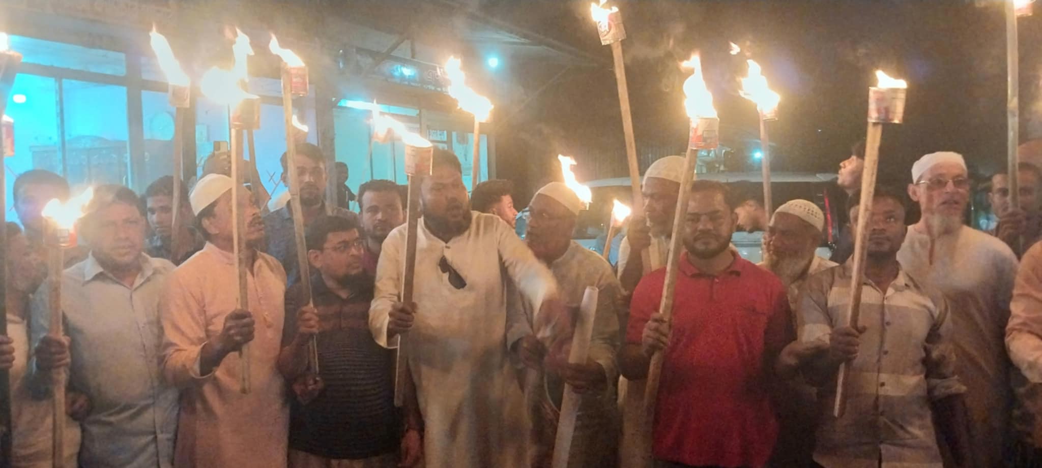 বিলুপ্ত কুমিল্লা-৯ পুনর্বহালের দাবিতে লালমাইয়ে মশাল মিছিল
