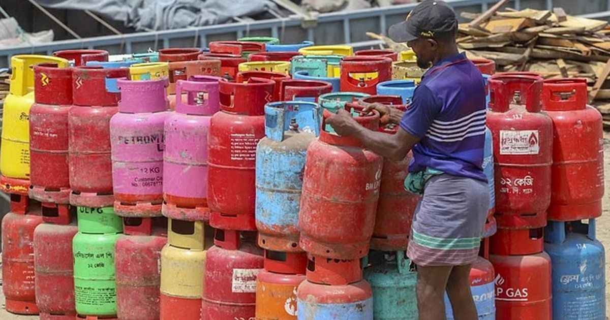 বাড়ছে না সরকারি এলপিজির দাম