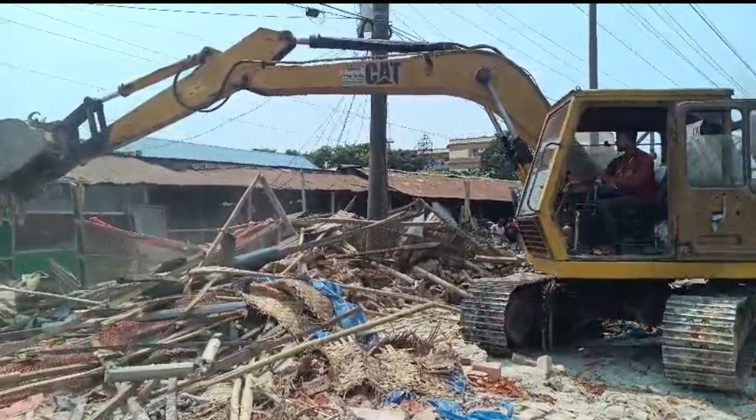 মহাসড়ক দখলমুক্তে কুমিল্লায় ৪ শতাধিক অবৈধ স্থাপনা উচ্ছেদ