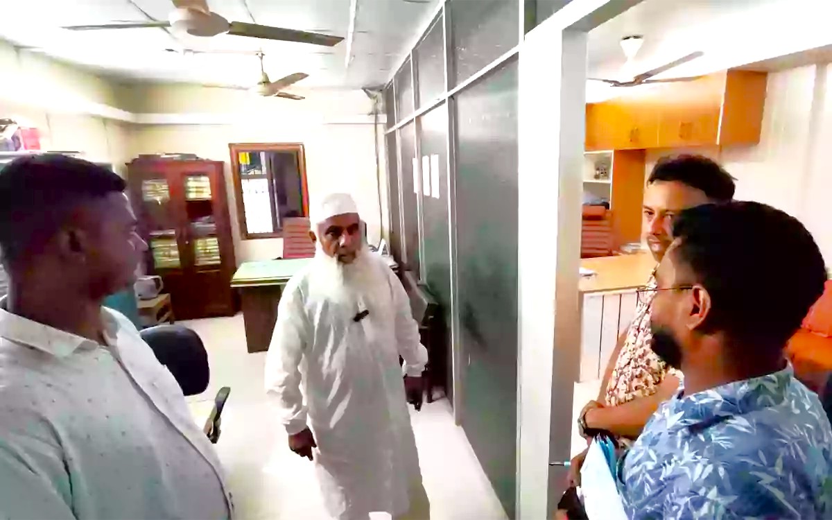 কুমিল্লা বিআরটিএ অফিস পরিদর্শনে এমপি মনিরুল হক চৌধুরী