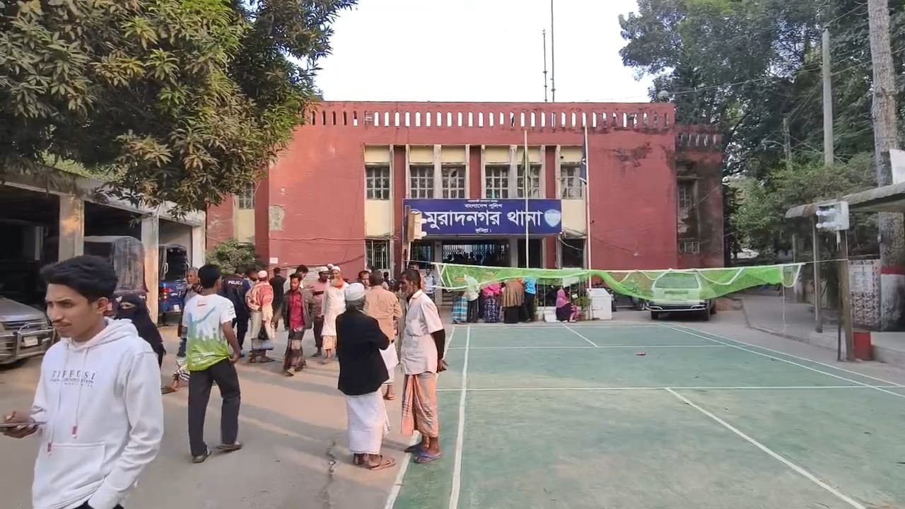 প্রেম করে বিয়ে করা স্ত্রীকে ছুরিকাঘাতে হত্যা