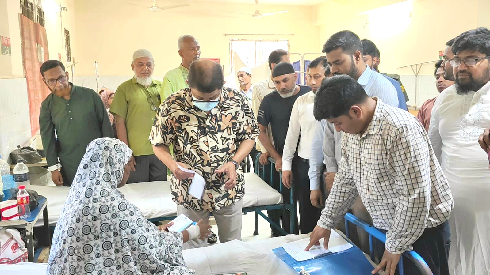 মুরাদনগর উপজেলা স্বাস্থ্য কমপ্লেক্সে আকস্মিক পরিদর্শনে স্বাস্থ্যমন্ত্রী, ৫ চিকিৎসকের বিরুদ্ধে ব্যবস্থা নেওয়ার নির্দেশ
