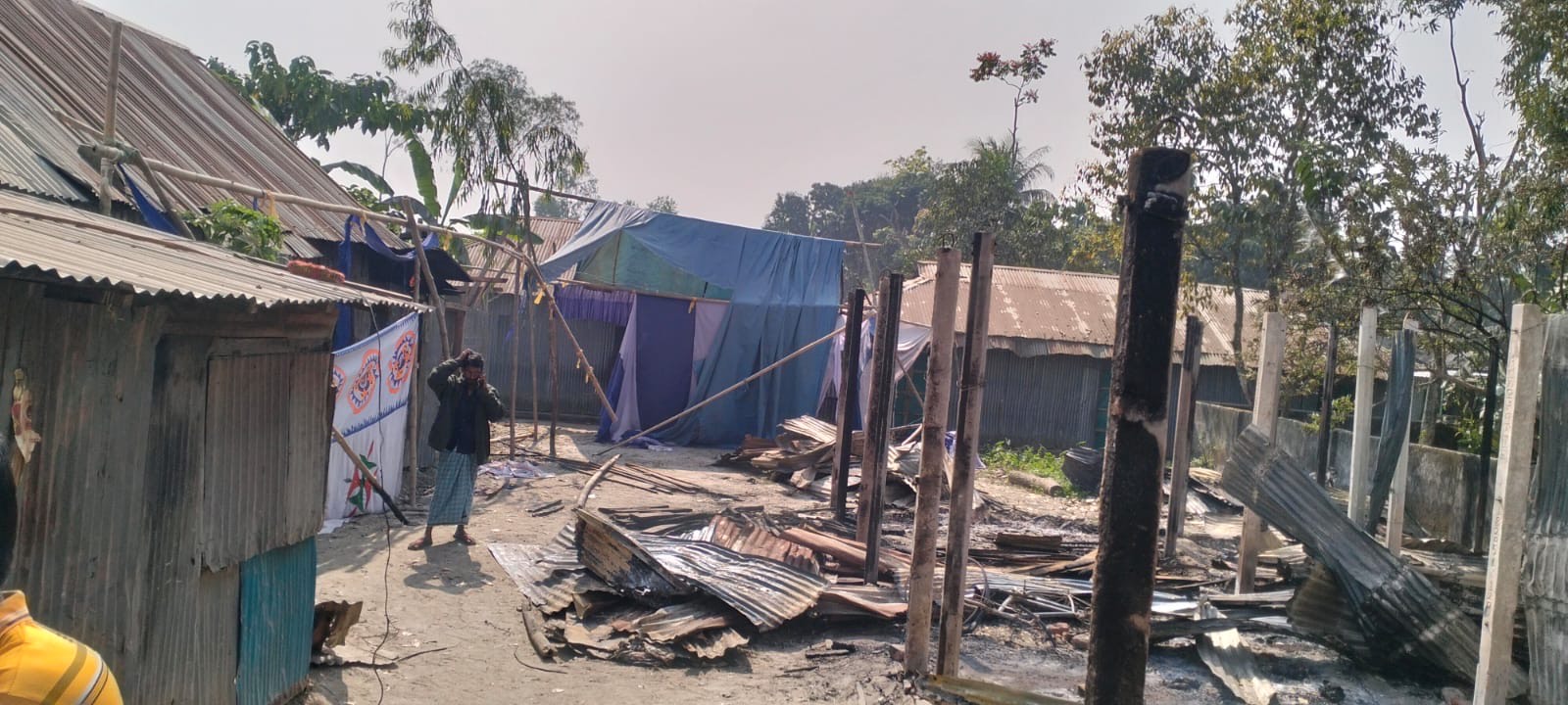 নাঙ্গলকোটে অগ্নিকাণ্ডে দোকান ও বিএনপি অফিস পুড়ে ছাই