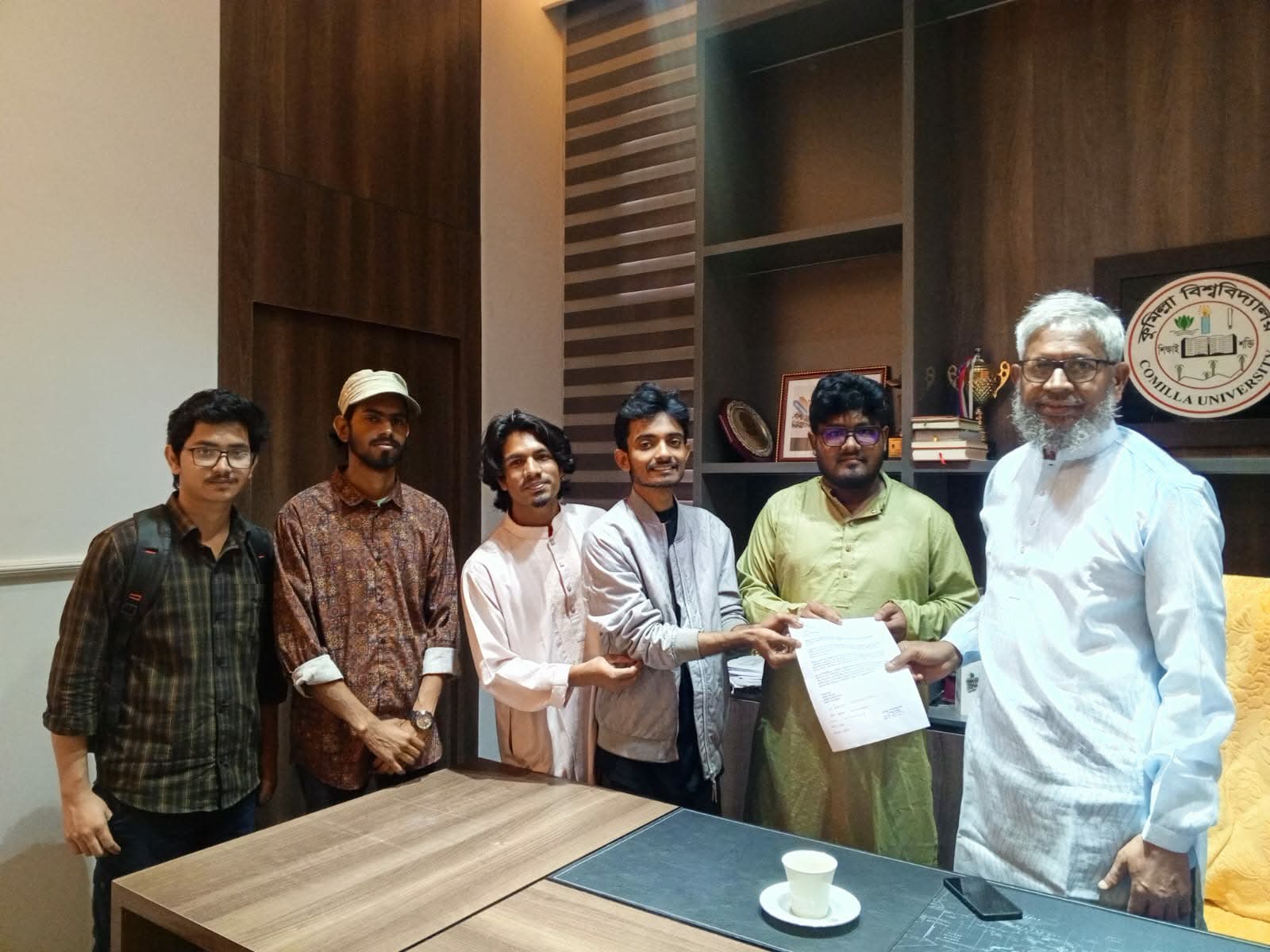 নির্বাচনে অংশগ্রহণে বাস সার্ভিসের দাবি কুমিল্লা বিশ্ববিদ্যালয় শিক্ষার্থীদের