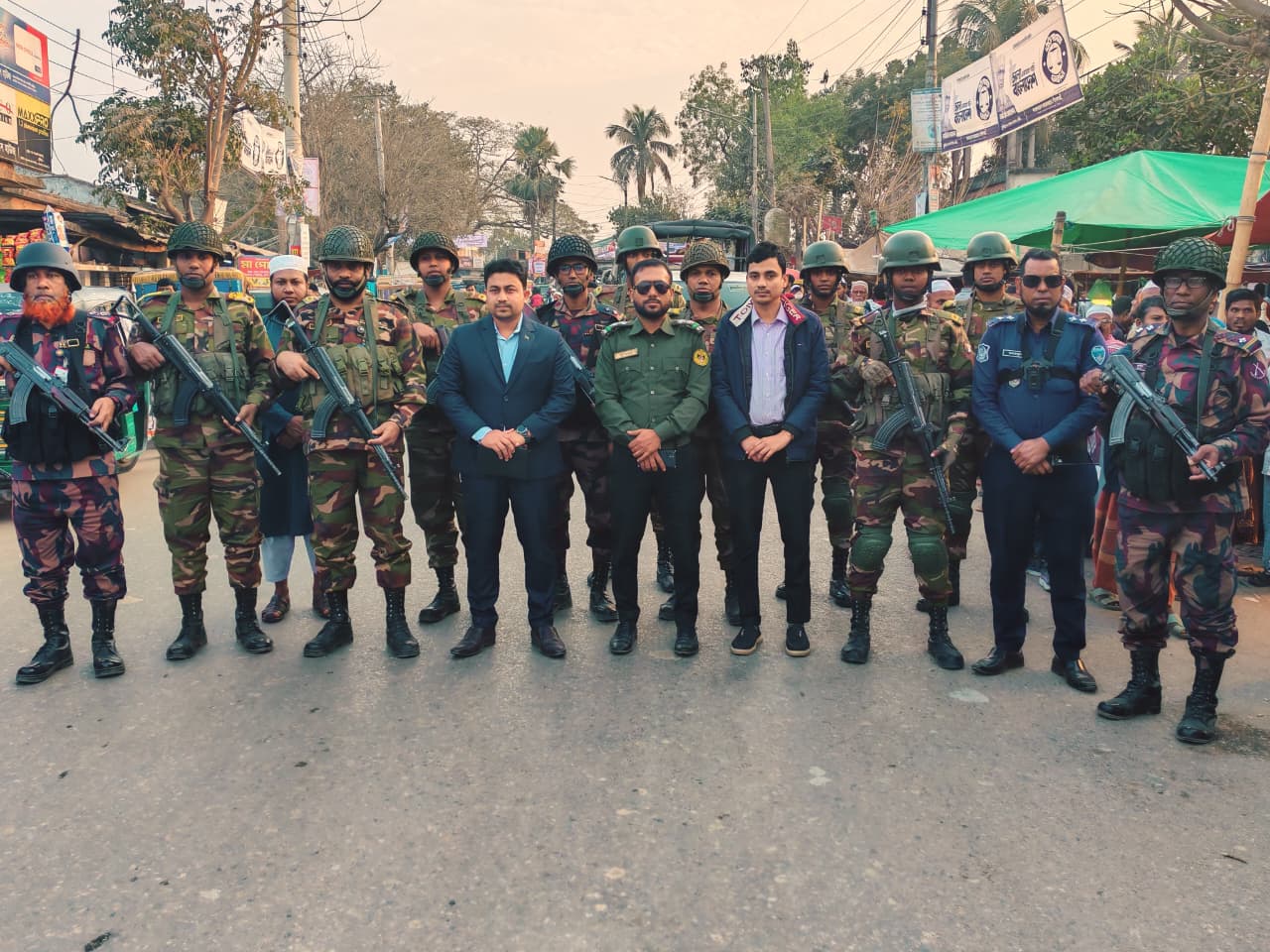 নির্বাচনকালীন আইন শৃংখলা পরিস্থিতি নিয়ন্ত্রণে যৌথবাহিনীর টহল