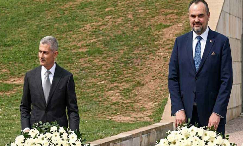 জিয়াউর রহমান ও খালেদা জিয়ার সমাধিতে পল কাপুরের শ্রদ্ধা