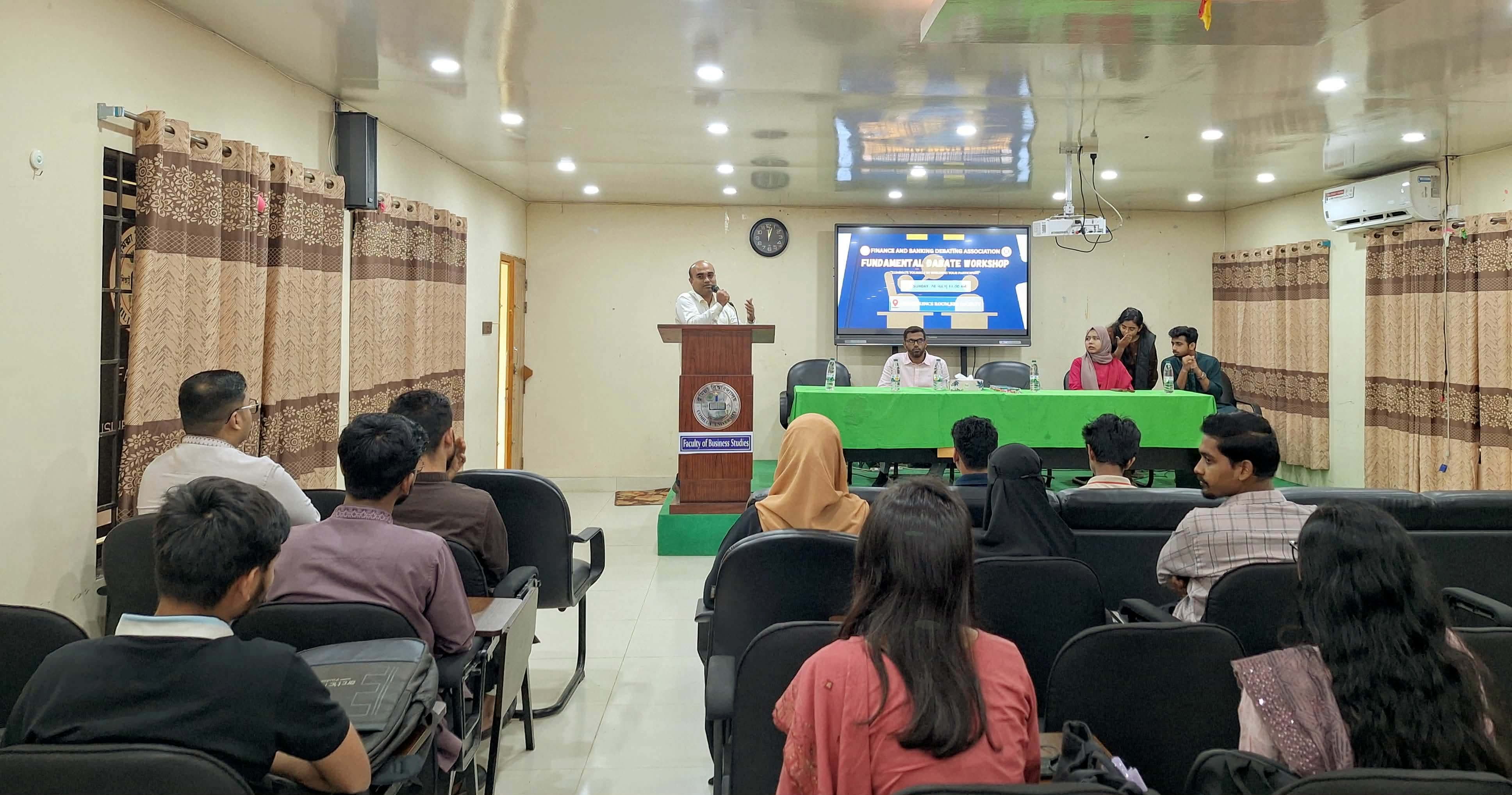 ফিন্যান্স অ্যান্ড ব্যাংকিং ডিবেটিং এসোসিয়েশনের উদ্যোগে বিতর্ক কর্মশালা