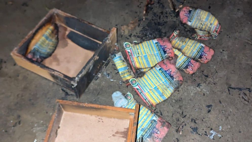 হোমনায় বিএনপির মনোনয়ন প্রত্যাশী মনোয়ার সরকারের বাড়িতে অগ্নিসংযোগ