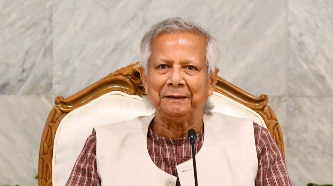 রাতে জরুরি বৈঠক ডেকেছেন প্রধান উপদেষ্টা