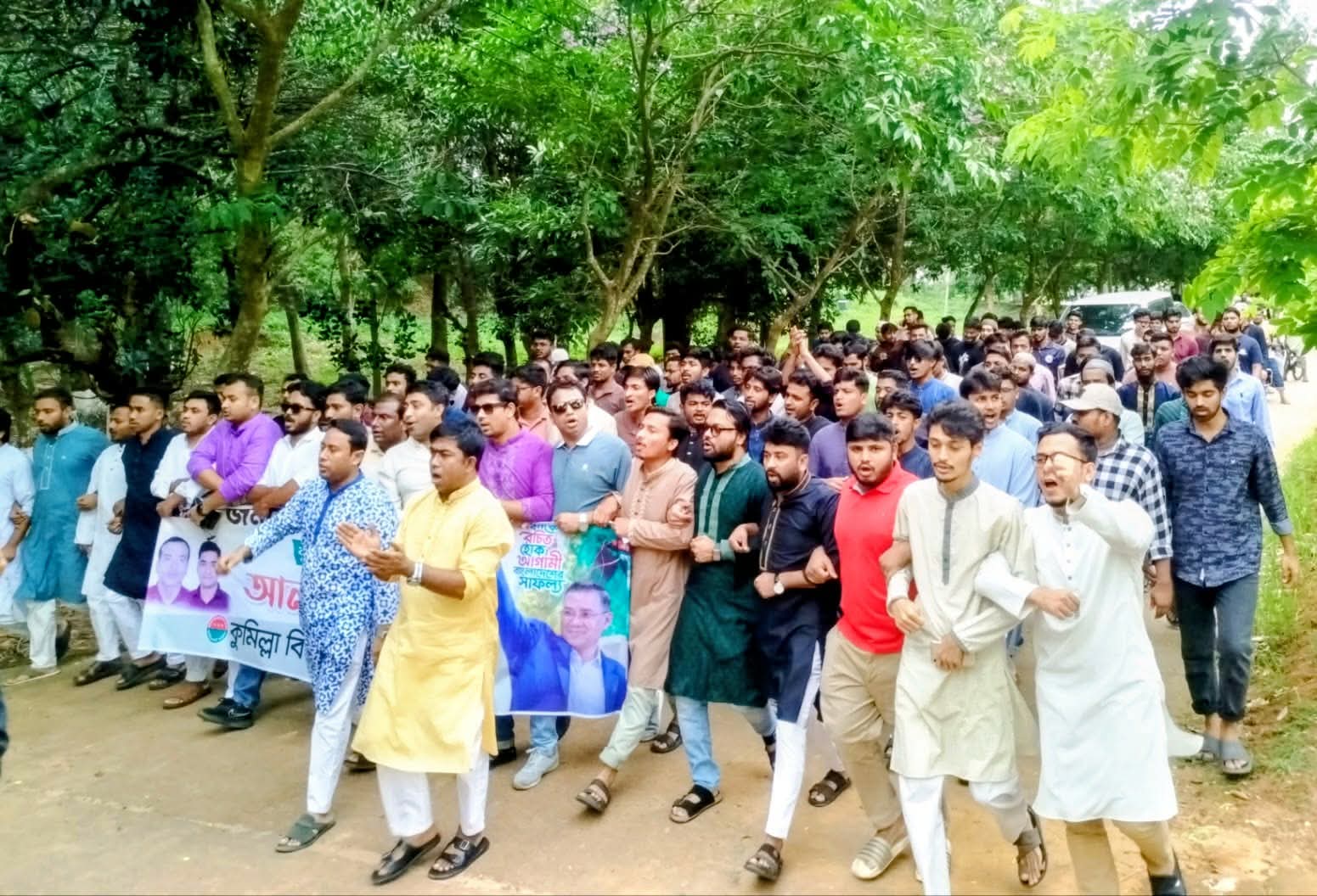 প্রধানমন্ত্রীর আগমন উপলক্ষে কুমিল্লা বিশ্ববিদ্যালয় ছাত্রদলের আনন্দ মিছিল