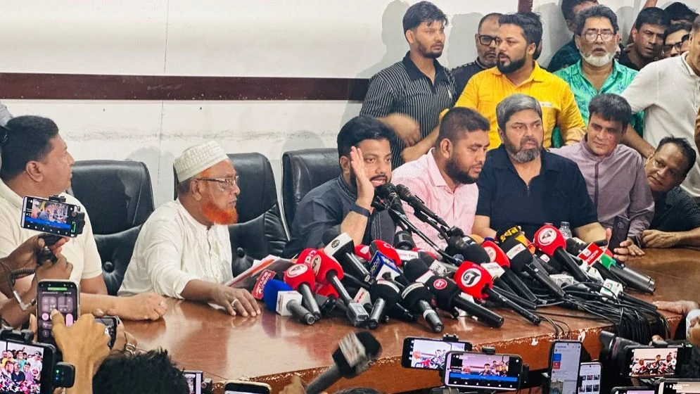 প্রতিমন্ত্রীর পদ থেকে ইশরাক পদত্যাগের ঘোষণা দিয়েছেন