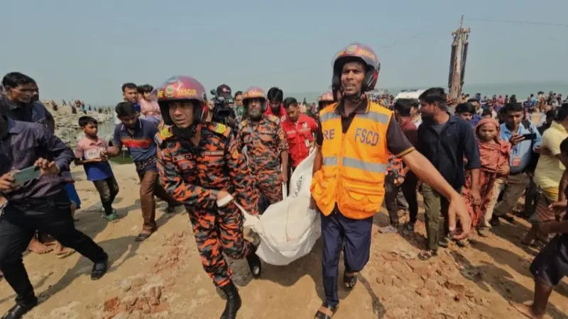 পদ্মায় বাসডুবির ঘটনায় নিহত বেড়ে ২৬