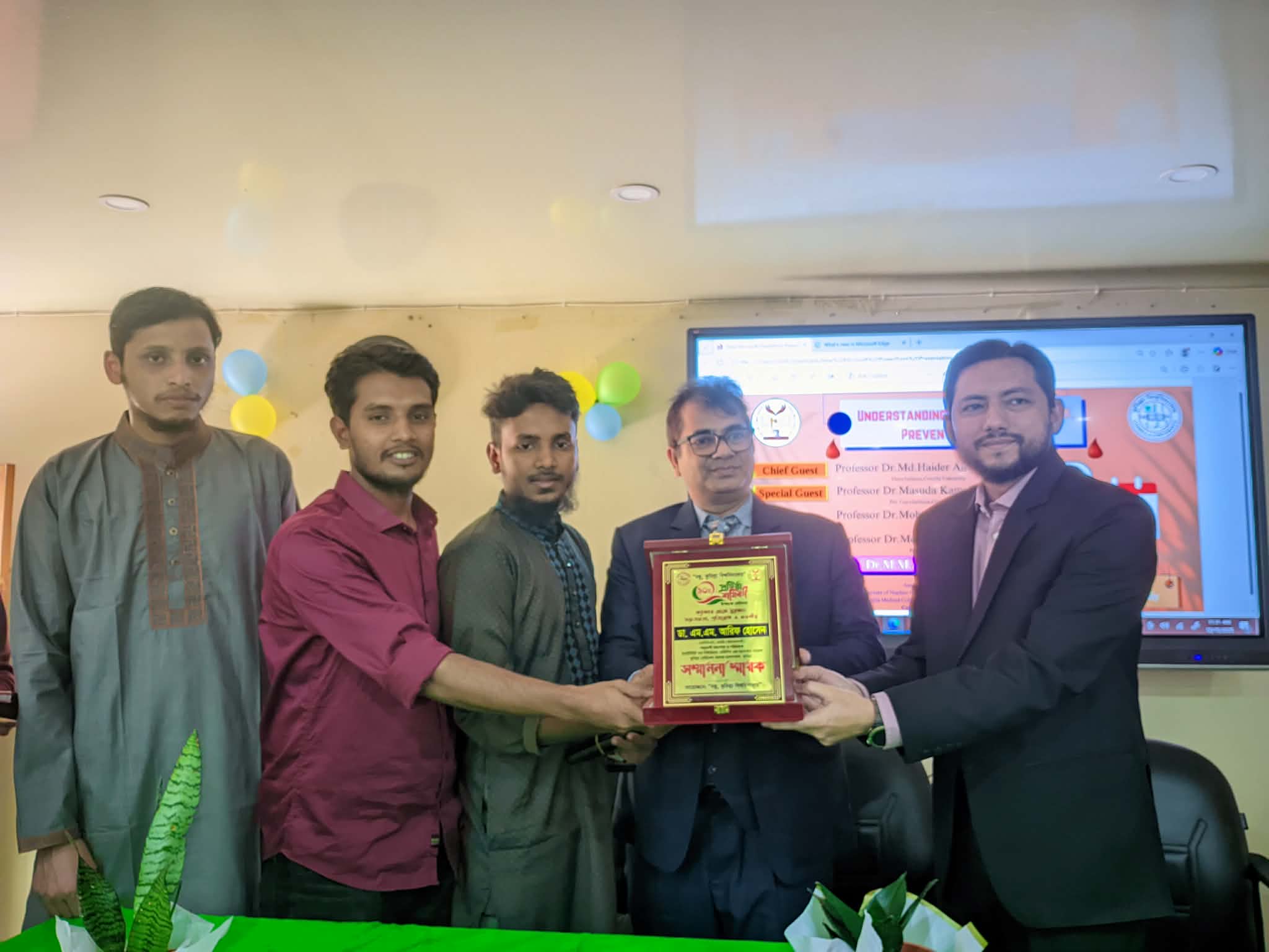 কুমিল্লা বিশ্ববিদ্যালয়ে ক্যান্সার থেকে সুরক্ষা, সচেতনতা, প্রতিরোধ ও করণীয় বিষয়ক সেমিনার অনুষ্ঠিত