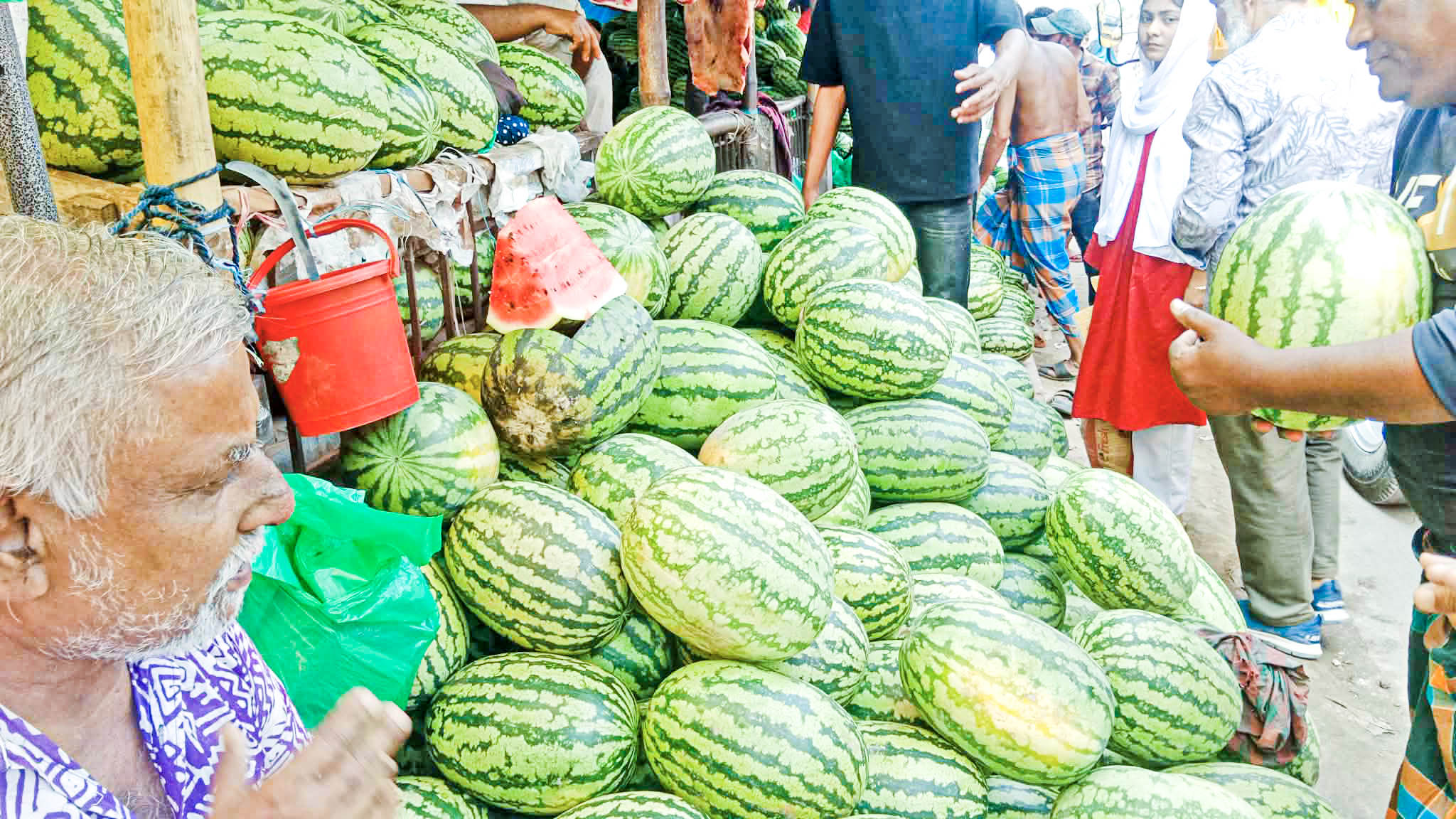 রমজানে ব্রাহ্মণপাড়ায় তরমুজের চাহিদা বেড়েছে