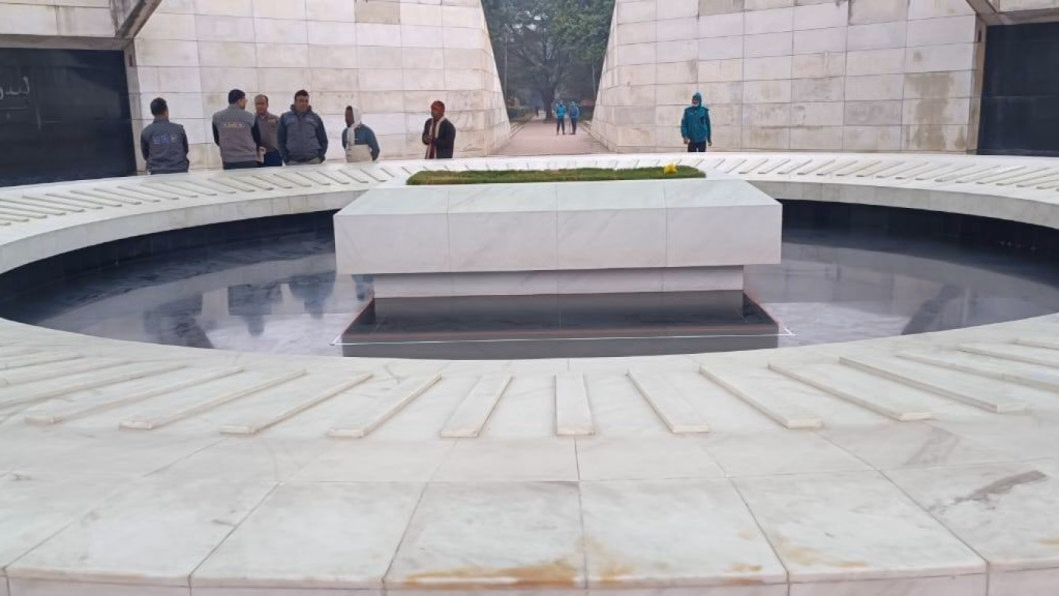 রাষ্ট্রীয় মর্যাদায় বুধবার ২টায় জানাজা, স্বামীর কবরের পাশে খালেদা জিয়ার দাফন